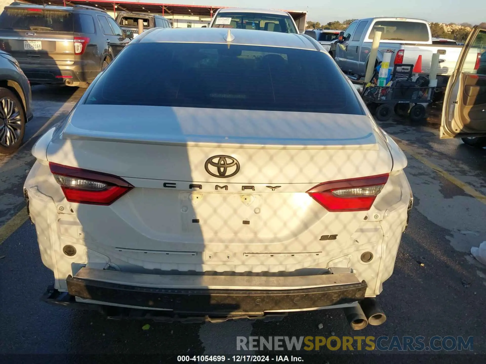 16 fotografías del automóvil dañado 4T1G11AK5RU208748 TOYOTA CAMRY 2024