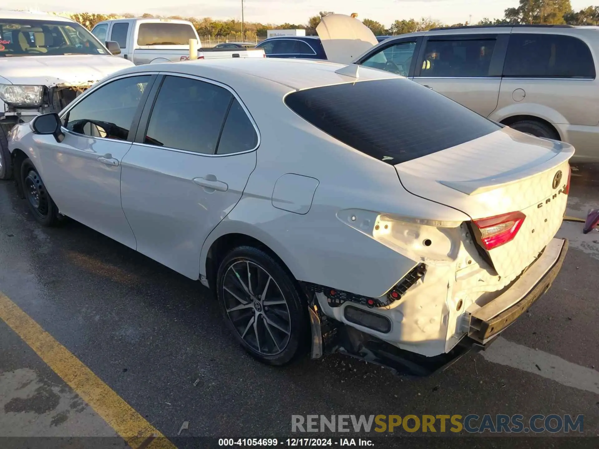 3 fotografías del automóvil dañado 4T1G11AK5RU208748 TOYOTA CAMRY 2024
