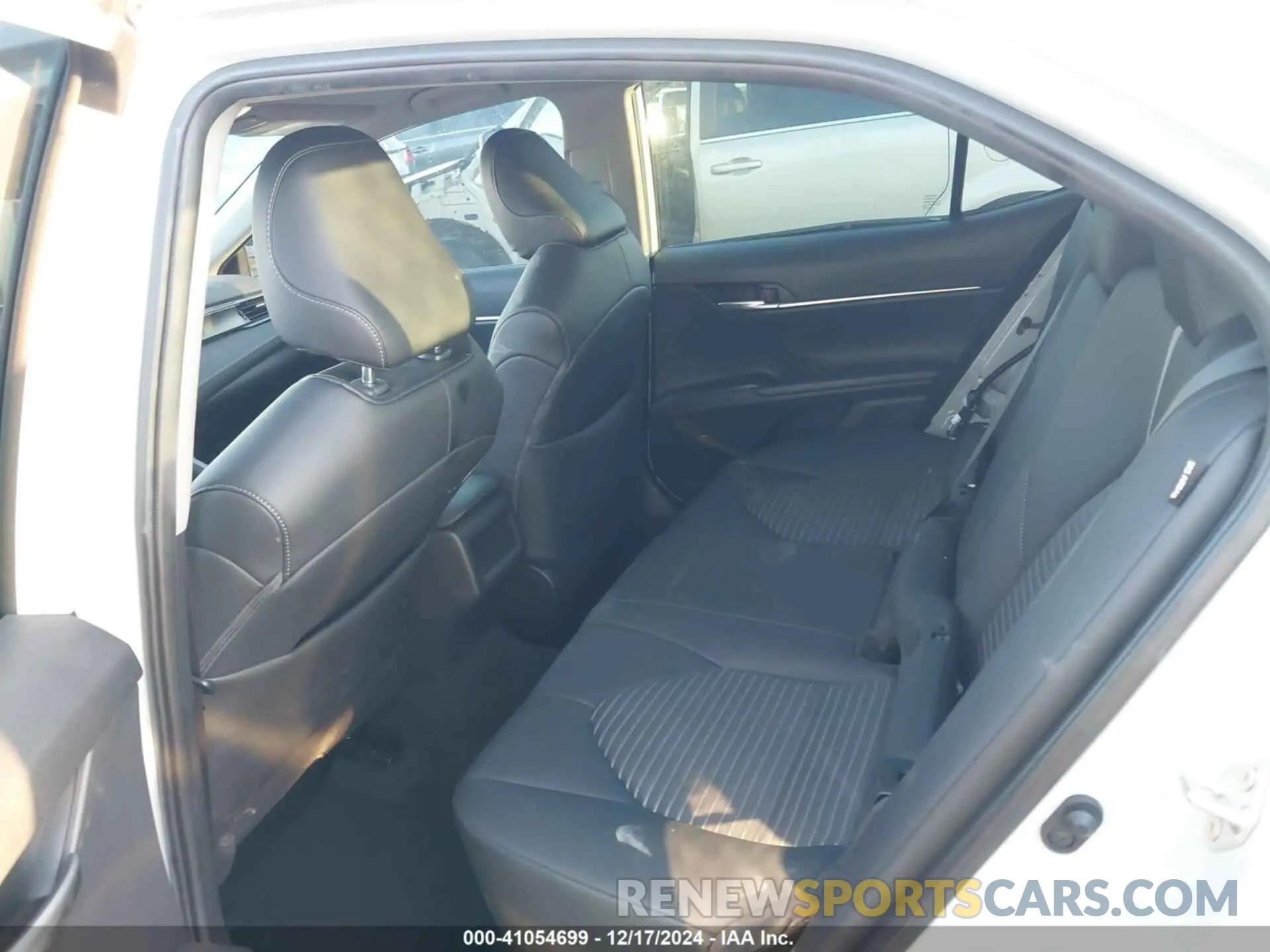 8 fotografías del automóvil dañado 4T1G11AK5RU208748 TOYOTA CAMRY 2024