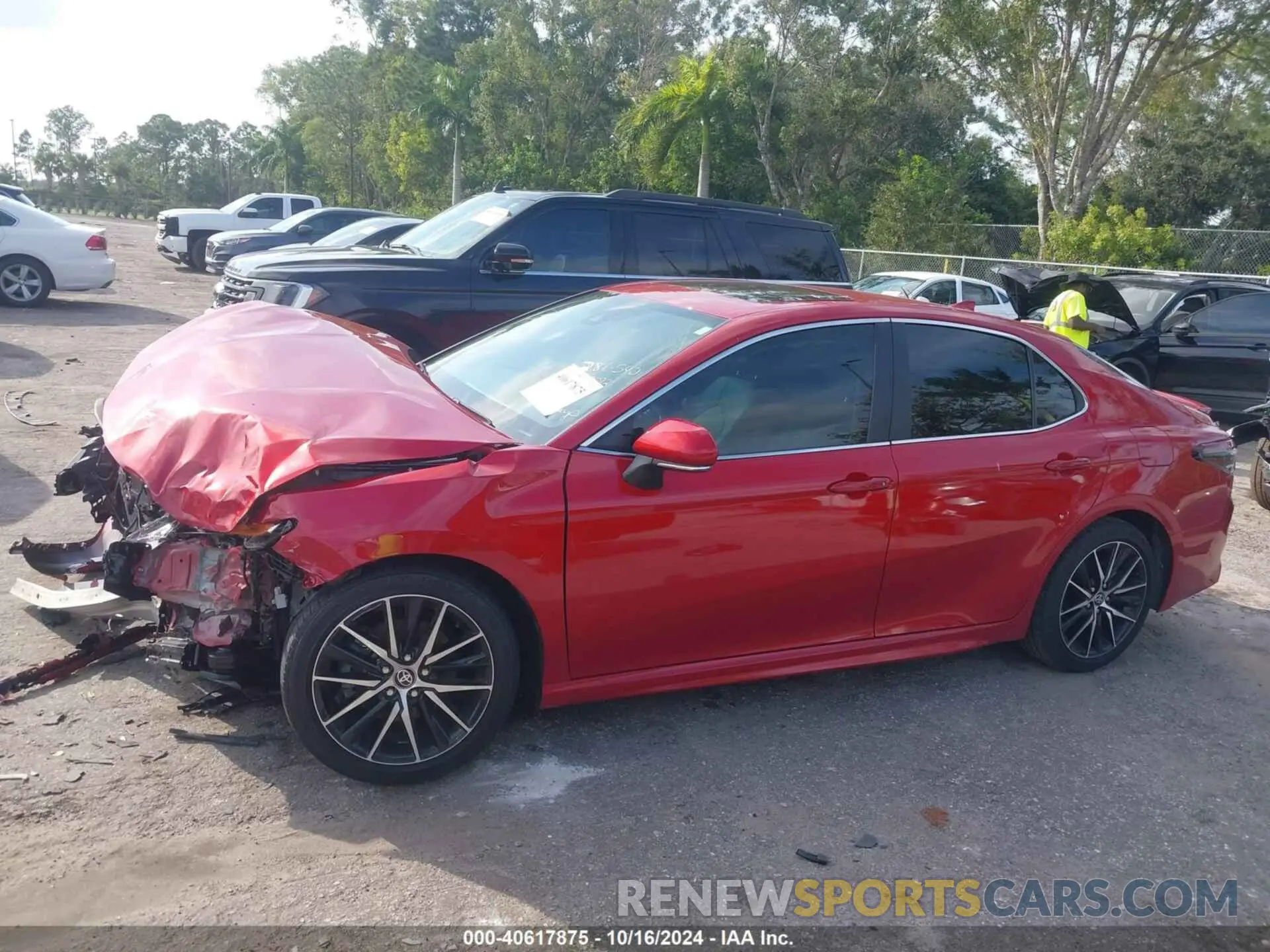 14 fotografías del automóvil dañado 4T1G11AK5RU209592 TOYOTA CAMRY 2024