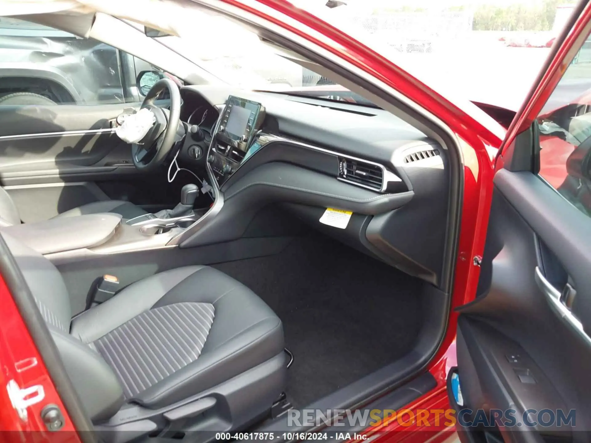 5 fotografías del automóvil dañado 4T1G11AK5RU209592 TOYOTA CAMRY 2024