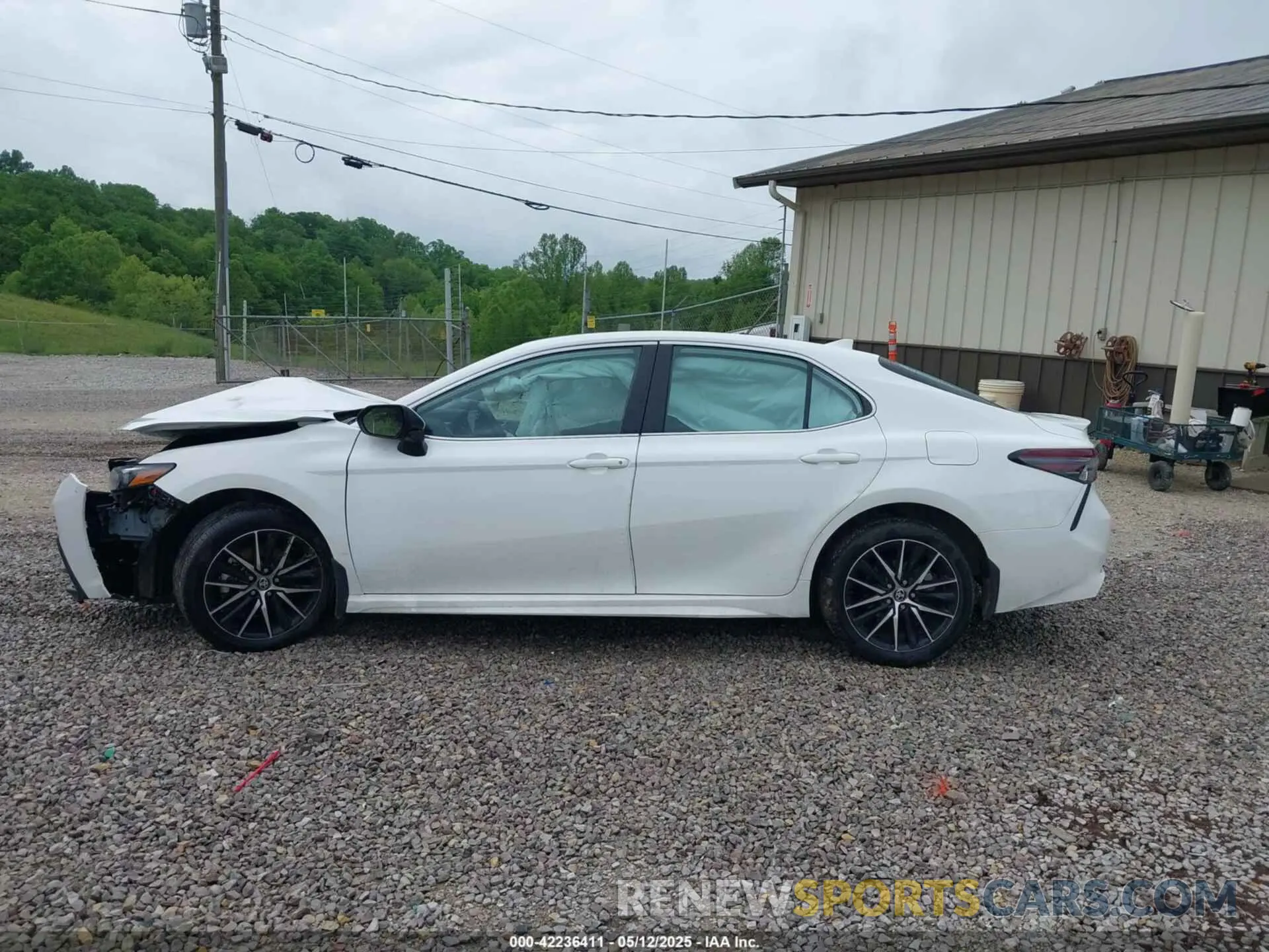 15 fotografías del automóvil dañado 4T1G11AK5RU212816 TOYOTA CAMRY 2024