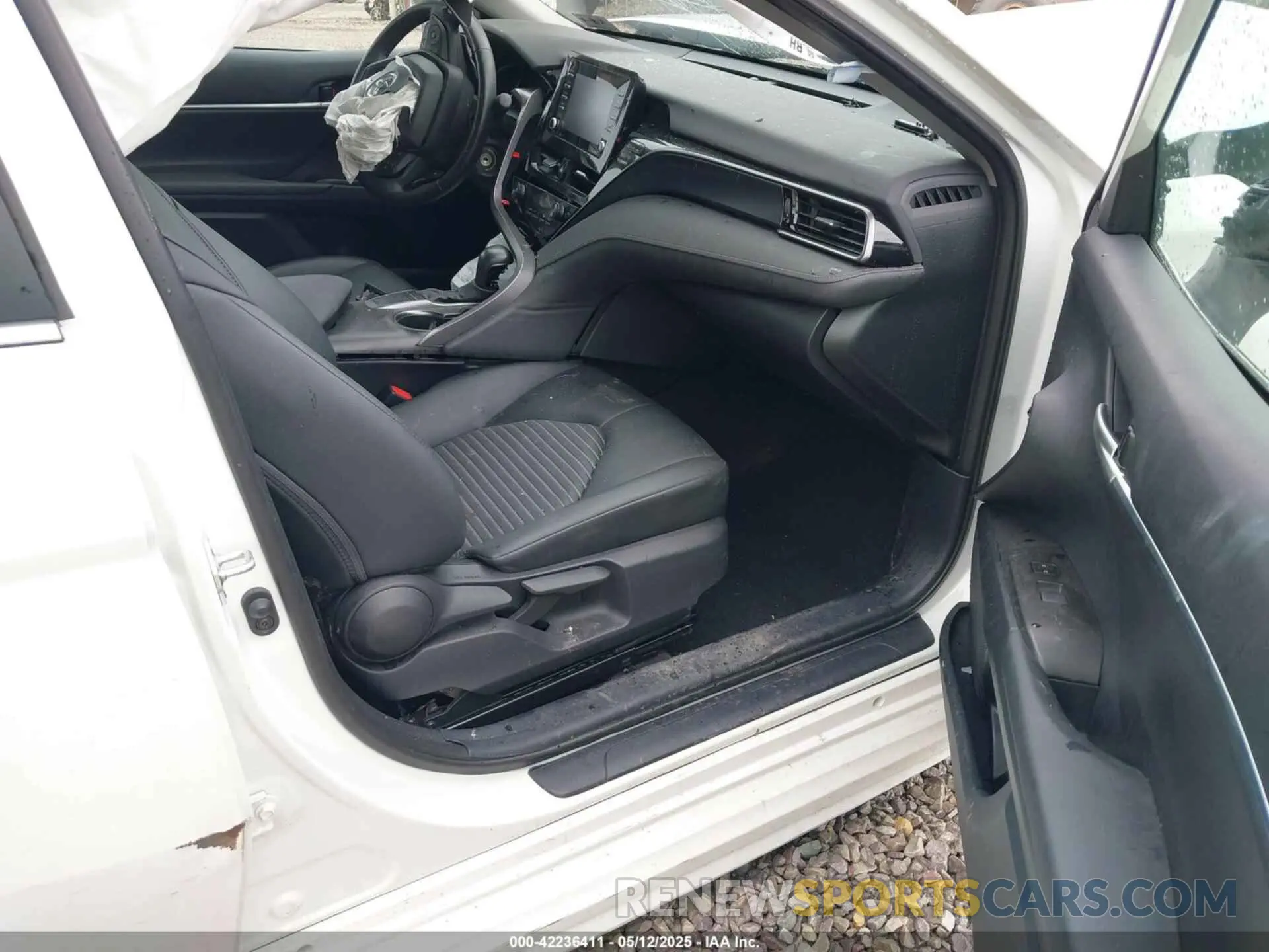 5 fotografías del automóvil dañado 4T1G11AK5RU212816 TOYOTA CAMRY 2024