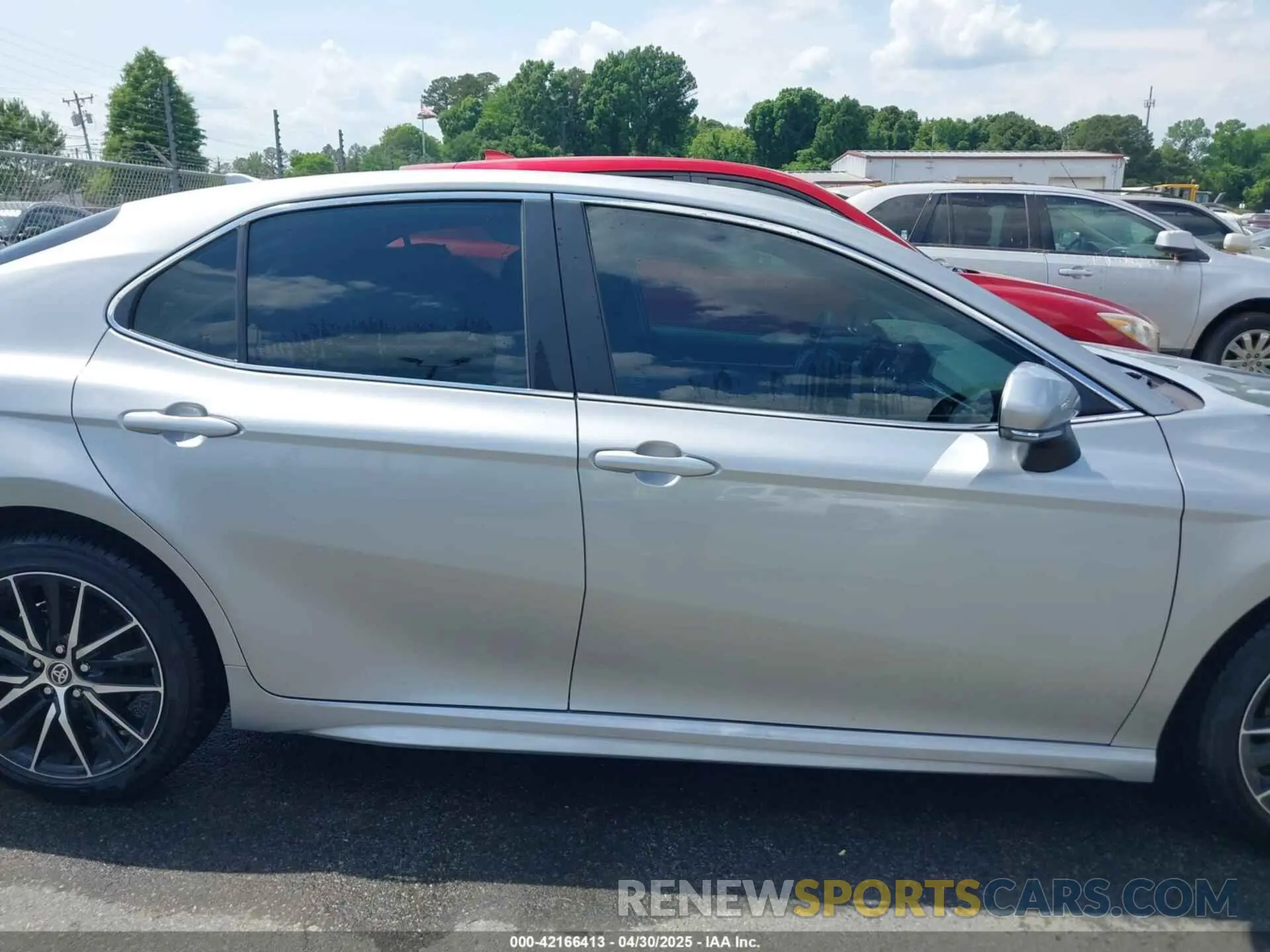 14 fotografías del automóvil dañado 4T1G11AK5RU213531 TOYOTA CAMRY 2024