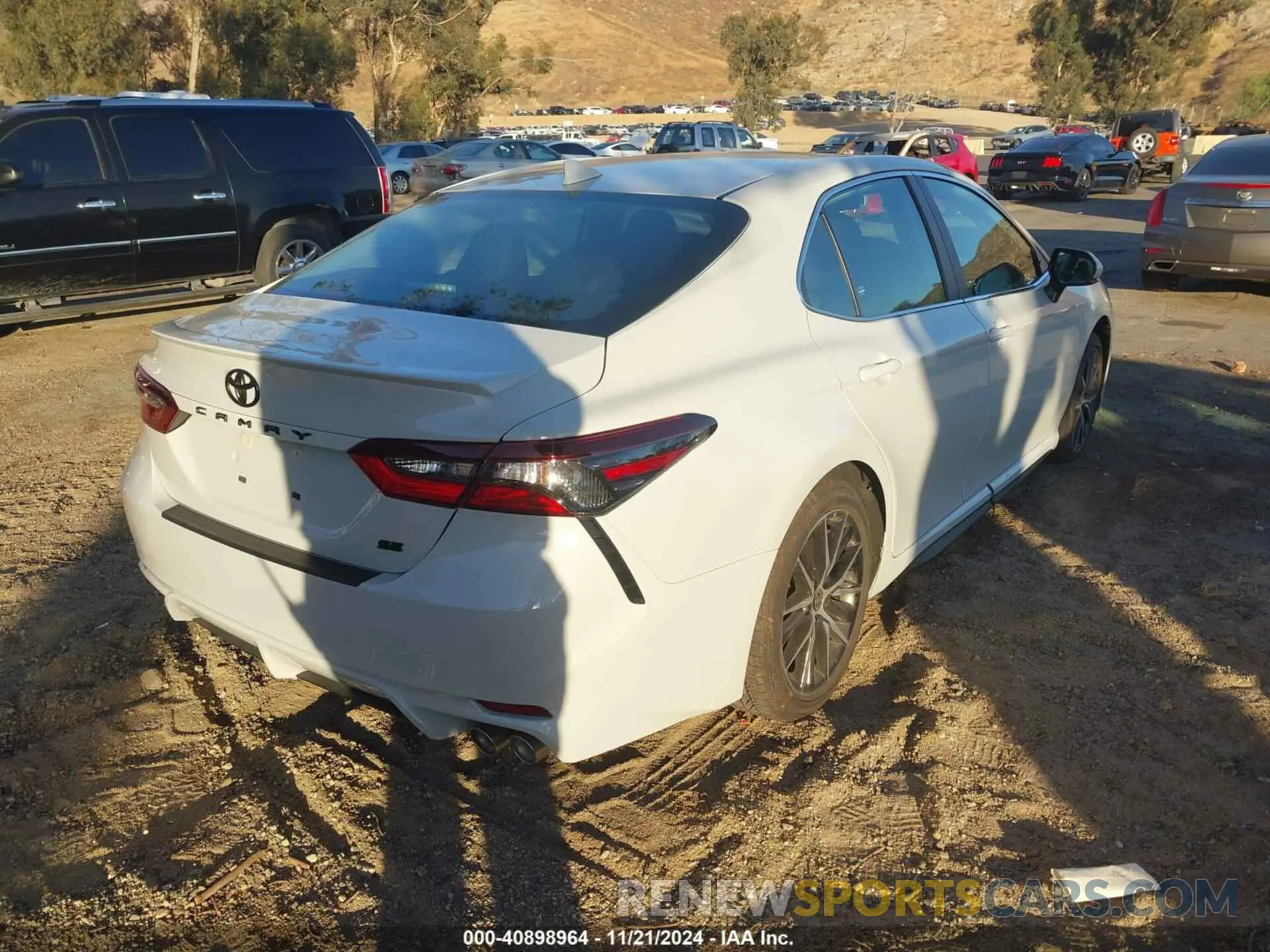 4 fotografías del automóvil dañado 4T1G11AK5RU248781 TOYOTA CAMRY 2024