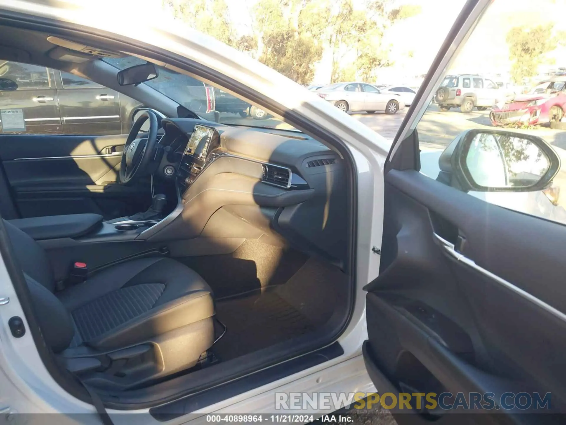 5 fotografías del automóvil dañado 4T1G11AK5RU248781 TOYOTA CAMRY 2024