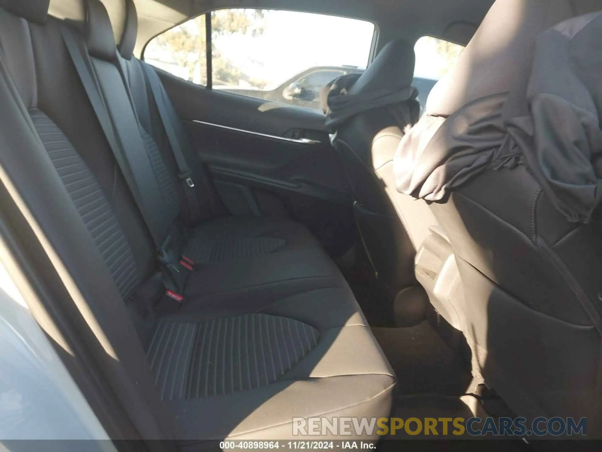 8 fotografías del automóvil dañado 4T1G11AK5RU248781 TOYOTA CAMRY 2024