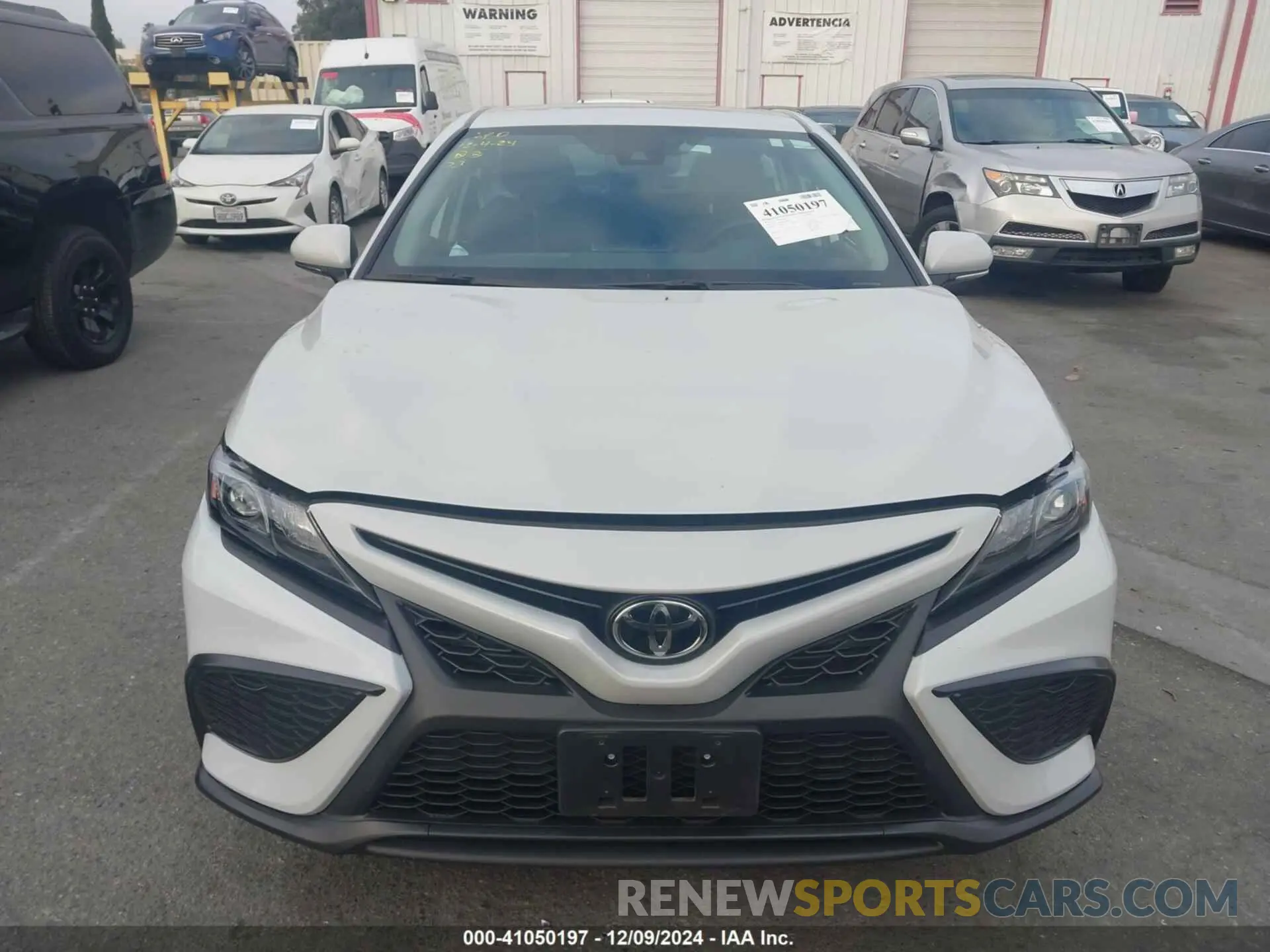12 fotografías del automóvil dañado 4T1G11AK5RU265791 TOYOTA CAMRY 2024