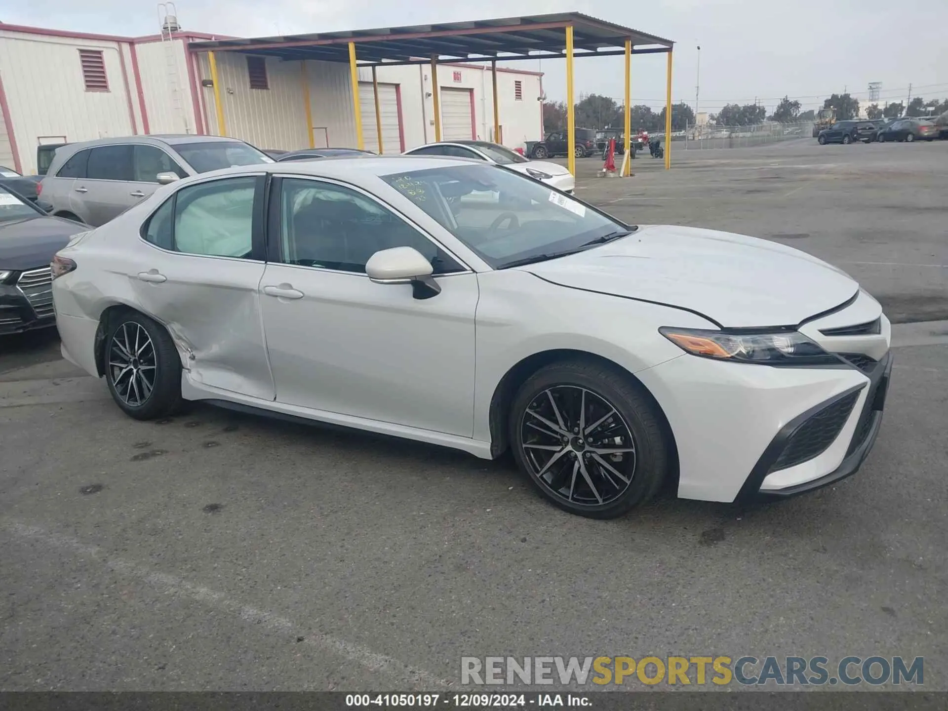 13 fotografías del automóvil dañado 4T1G11AK5RU265791 TOYOTA CAMRY 2024