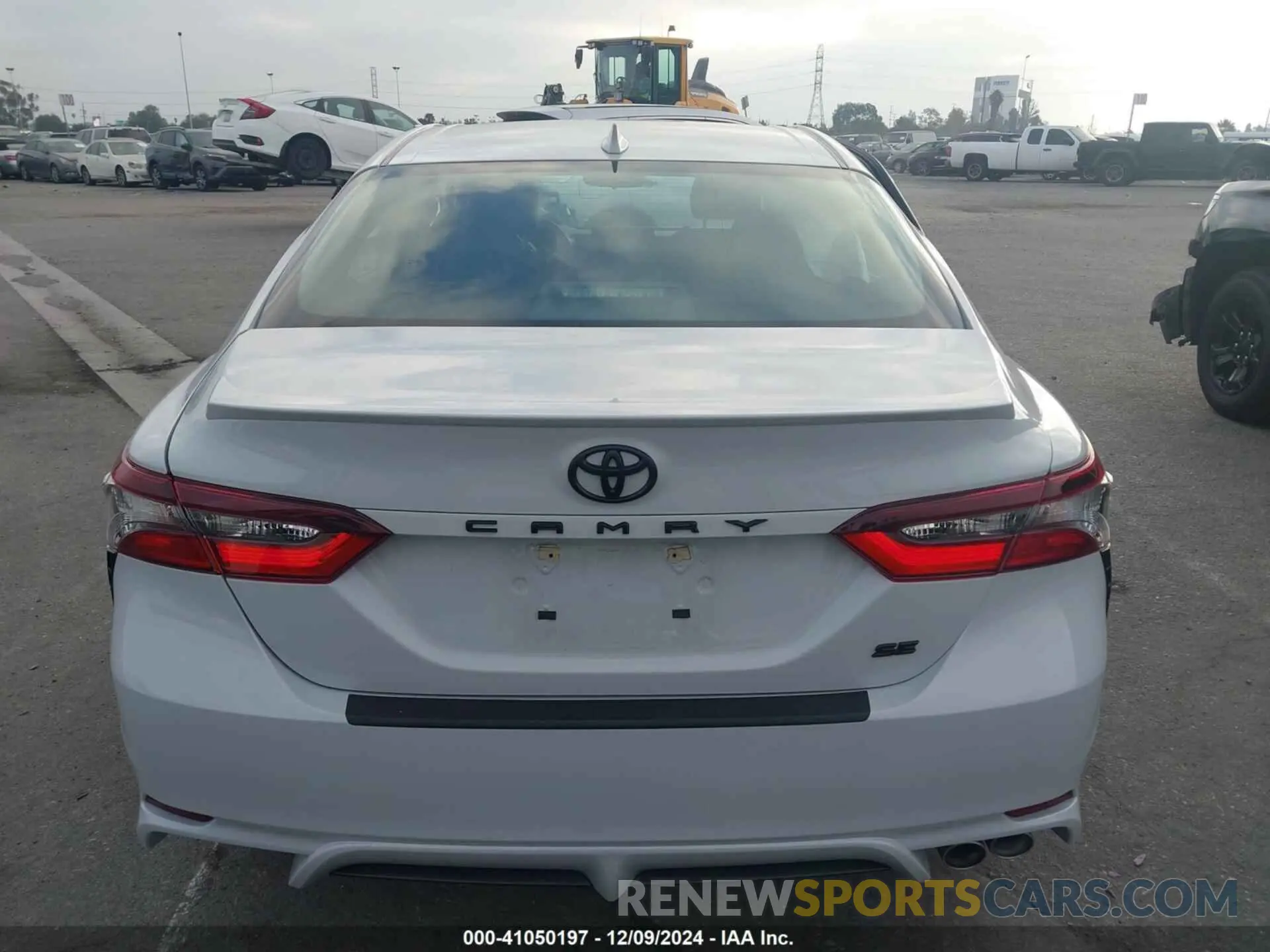 16 fotografías del automóvil dañado 4T1G11AK5RU265791 TOYOTA CAMRY 2024
