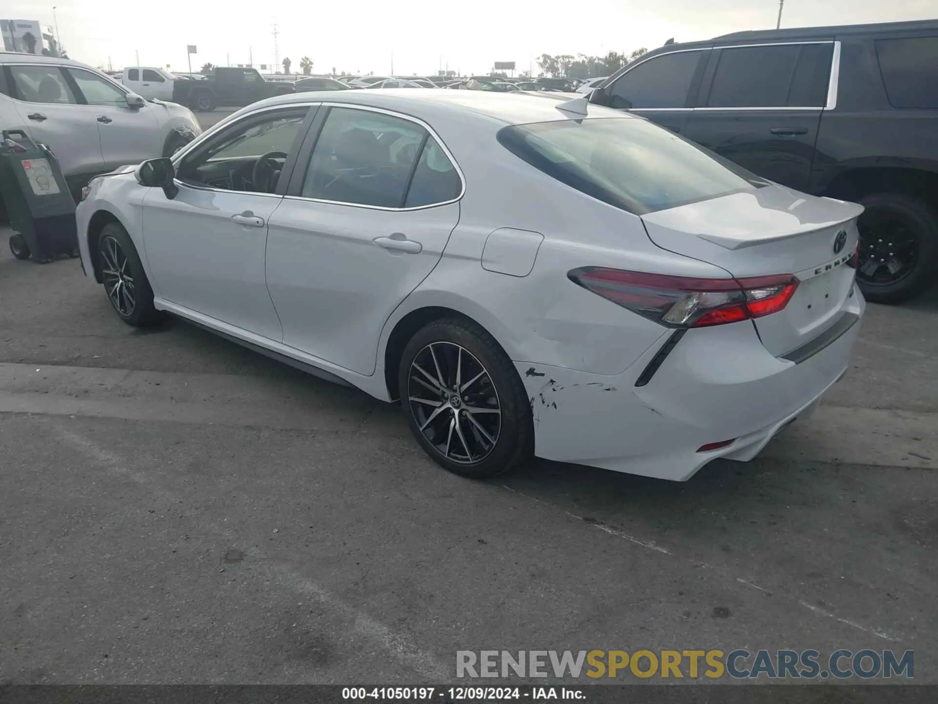 3 fotografías del automóvil dañado 4T1G11AK5RU265791 TOYOTA CAMRY 2024