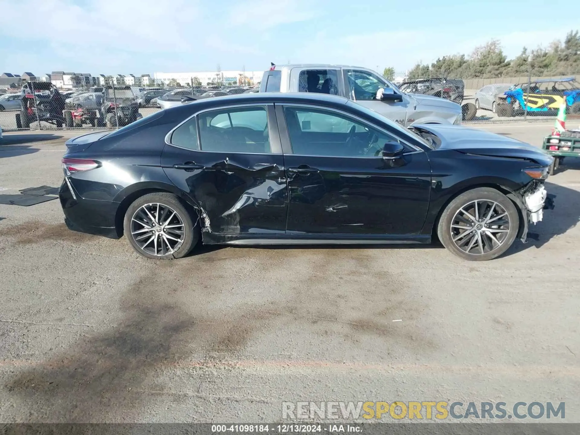 14 fotografías del automóvil dañado 4T1G11AK5RU843694 TOYOTA CAMRY 2024