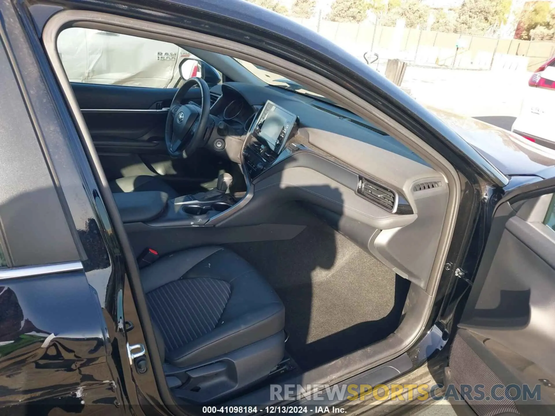 5 fotografías del automóvil dañado 4T1G11AK5RU843694 TOYOTA CAMRY 2024