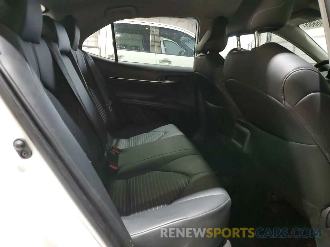 10 fotografías del automóvil dañado 4T1G11AK5RU855232 TOYOTA CAMRY 2024