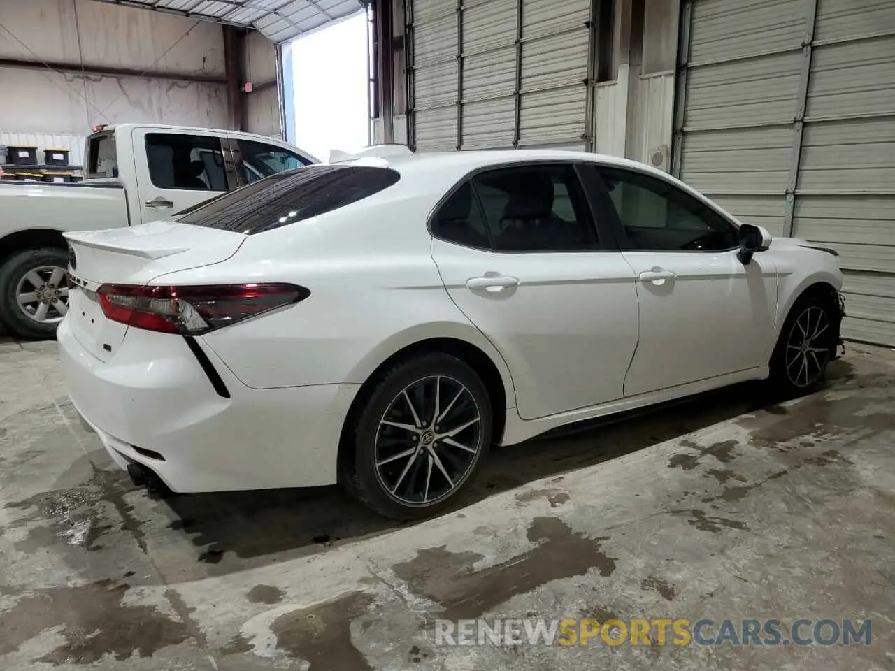 3 fotografías del automóvil dañado 4T1G11AK5RU855232 TOYOTA CAMRY 2024