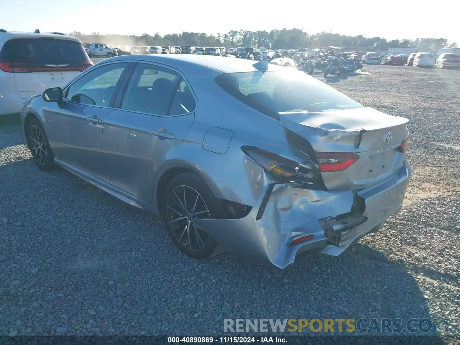 3 fotografías del automóvil dañado 4T1G11AK5RU858230 TOYOTA CAMRY 2024