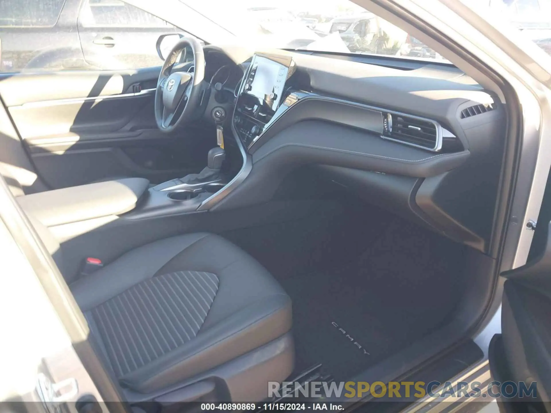 5 fotografías del automóvil dañado 4T1G11AK5RU858230 TOYOTA CAMRY 2024