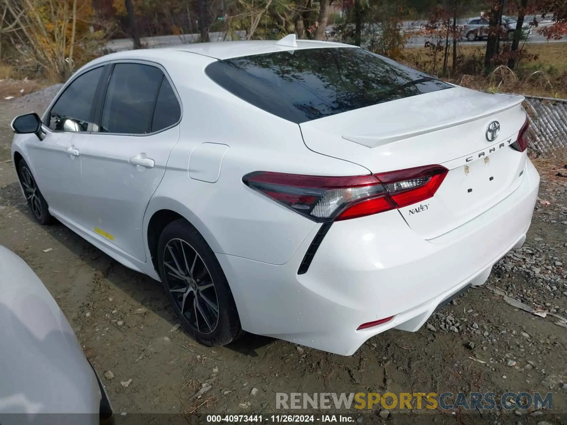 3 fotografías del automóvil dañado 4T1G11AK5RU870121 TOYOTA CAMRY 2024