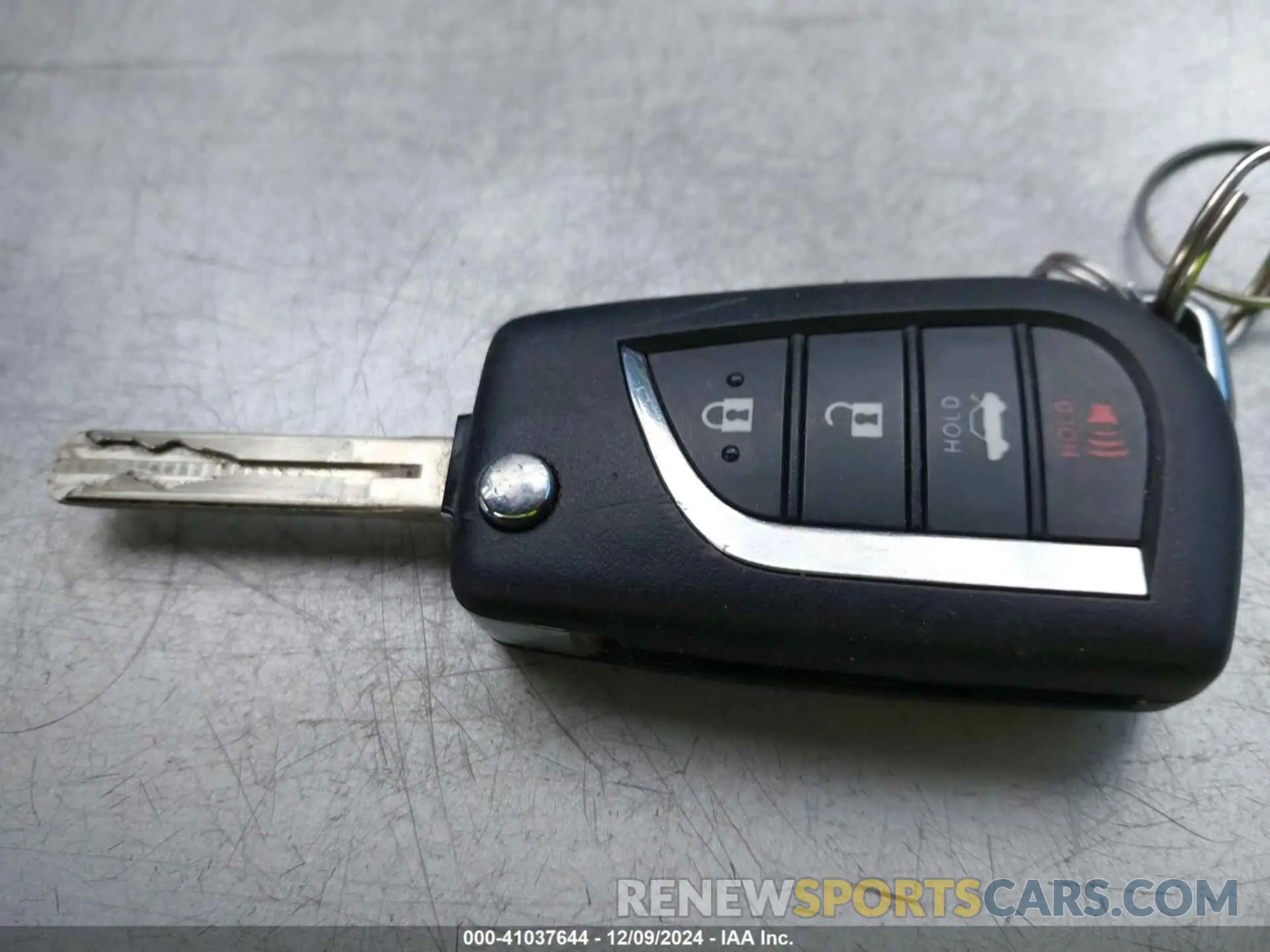 11 fotografías del automóvil dañado 4T1G11AK5RU872225 TOYOTA CAMRY 2024