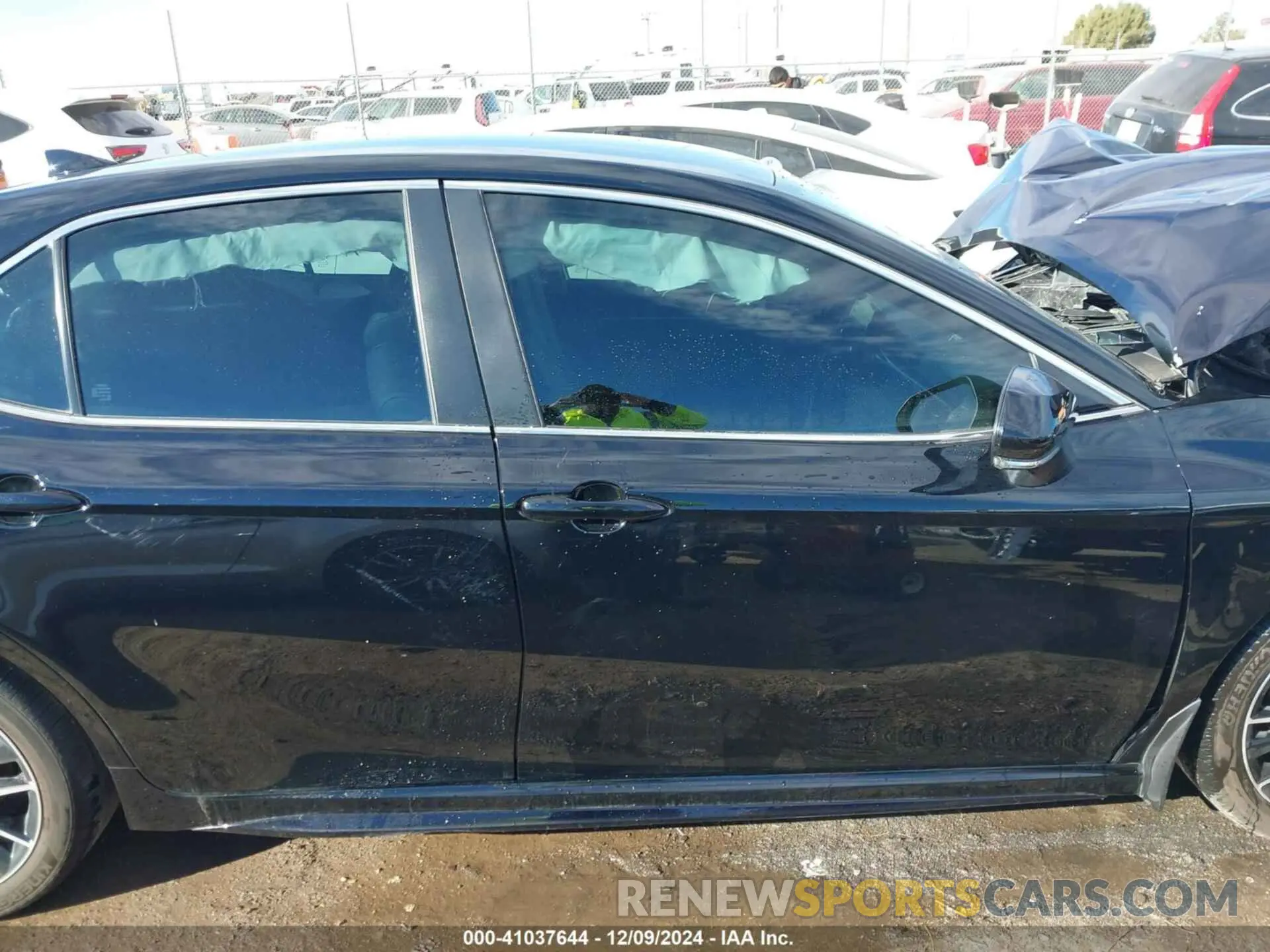 13 fotografías del automóvil dañado 4T1G11AK5RU872225 TOYOTA CAMRY 2024