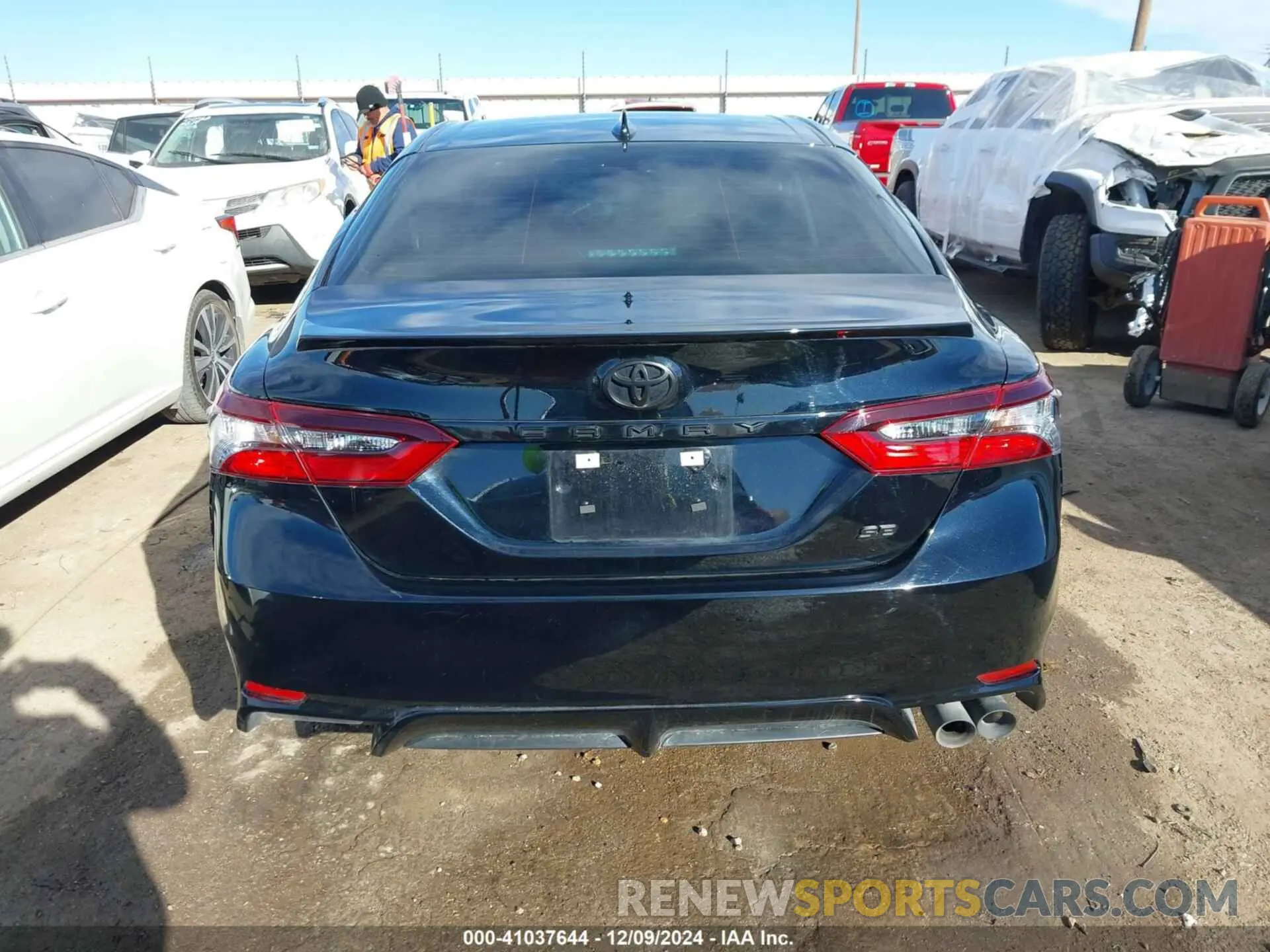 16 fotografías del automóvil dañado 4T1G11AK5RU872225 TOYOTA CAMRY 2024