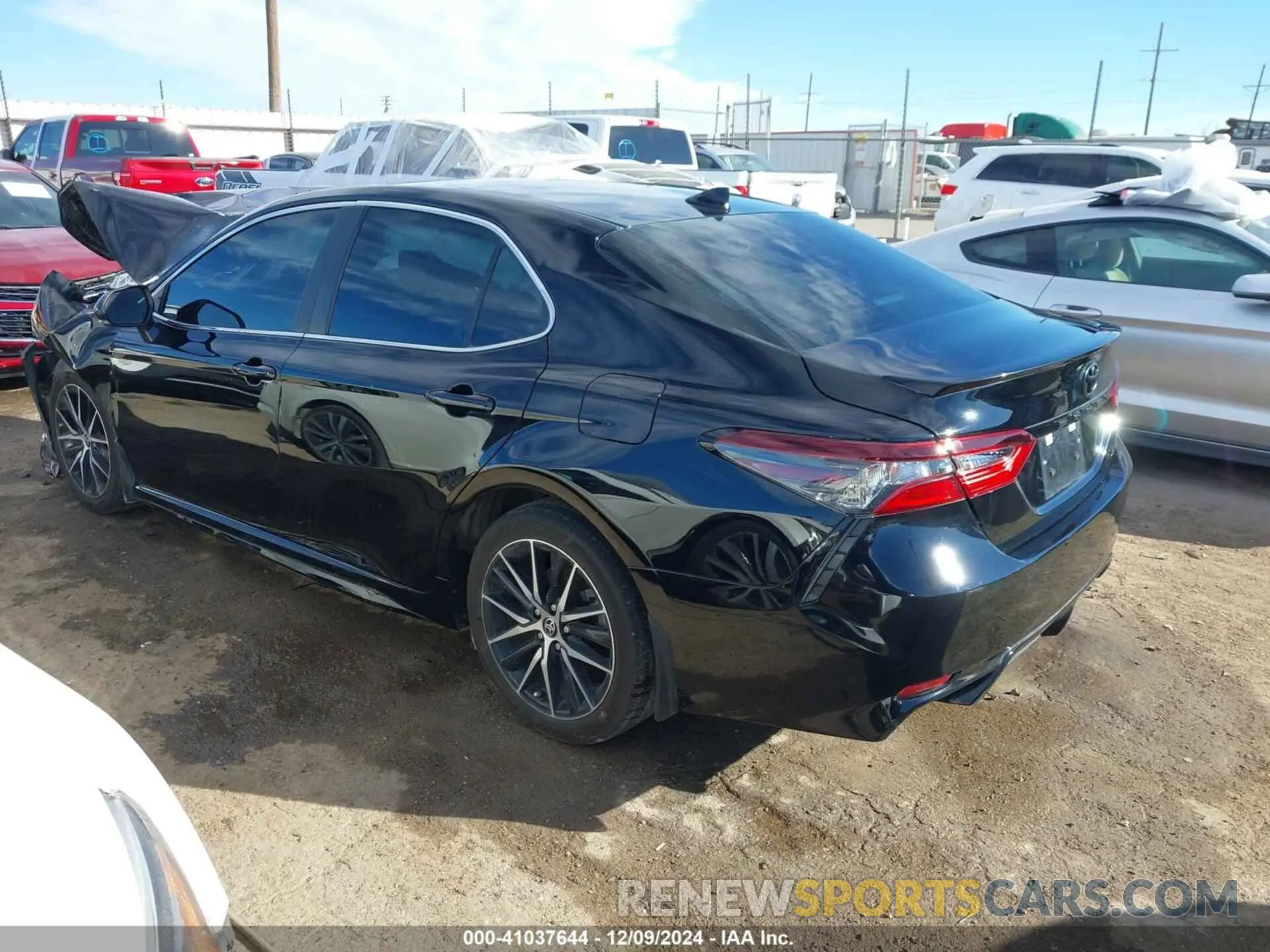 3 fotografías del automóvil dañado 4T1G11AK5RU872225 TOYOTA CAMRY 2024