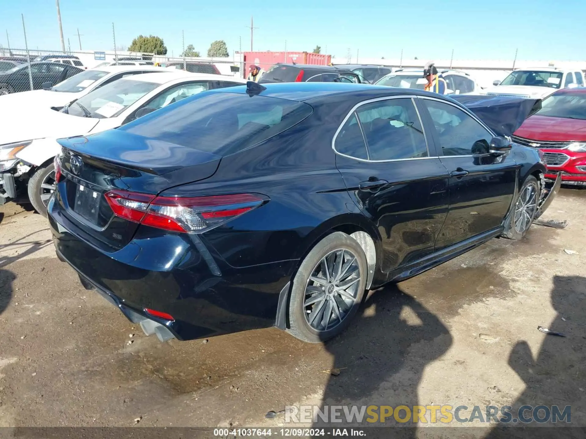4 fotografías del automóvil dañado 4T1G11AK5RU872225 TOYOTA CAMRY 2024