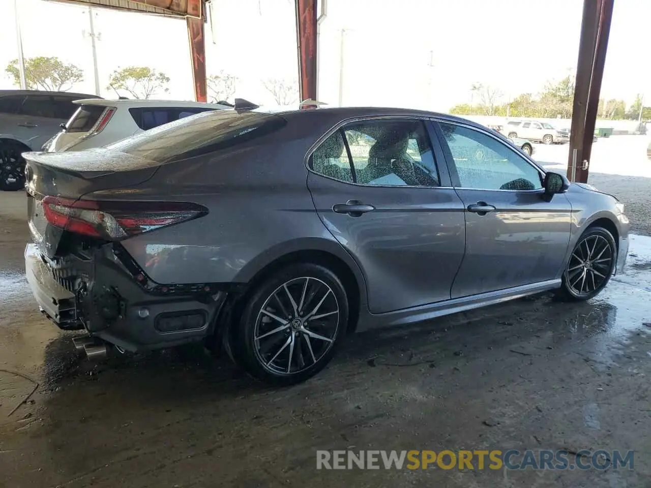 3 fotografías del automóvil dañado 4T1G11AK5RU885055 TOYOTA CAMRY 2024