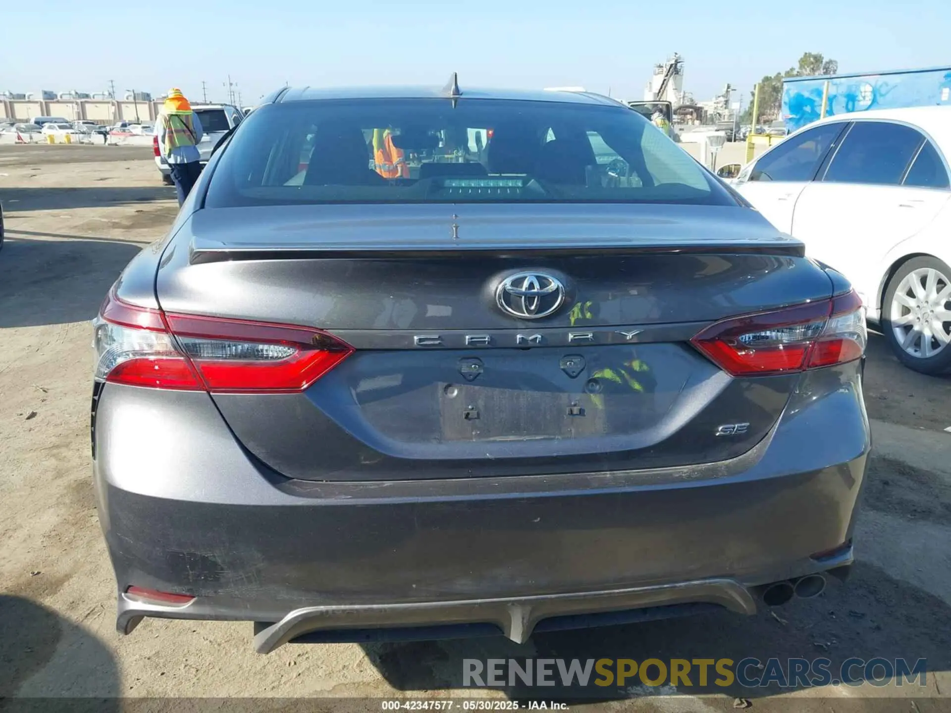 16 fotografías del automóvil dañado 4T1G11AK5RU890255 TOYOTA CAMRY 2024