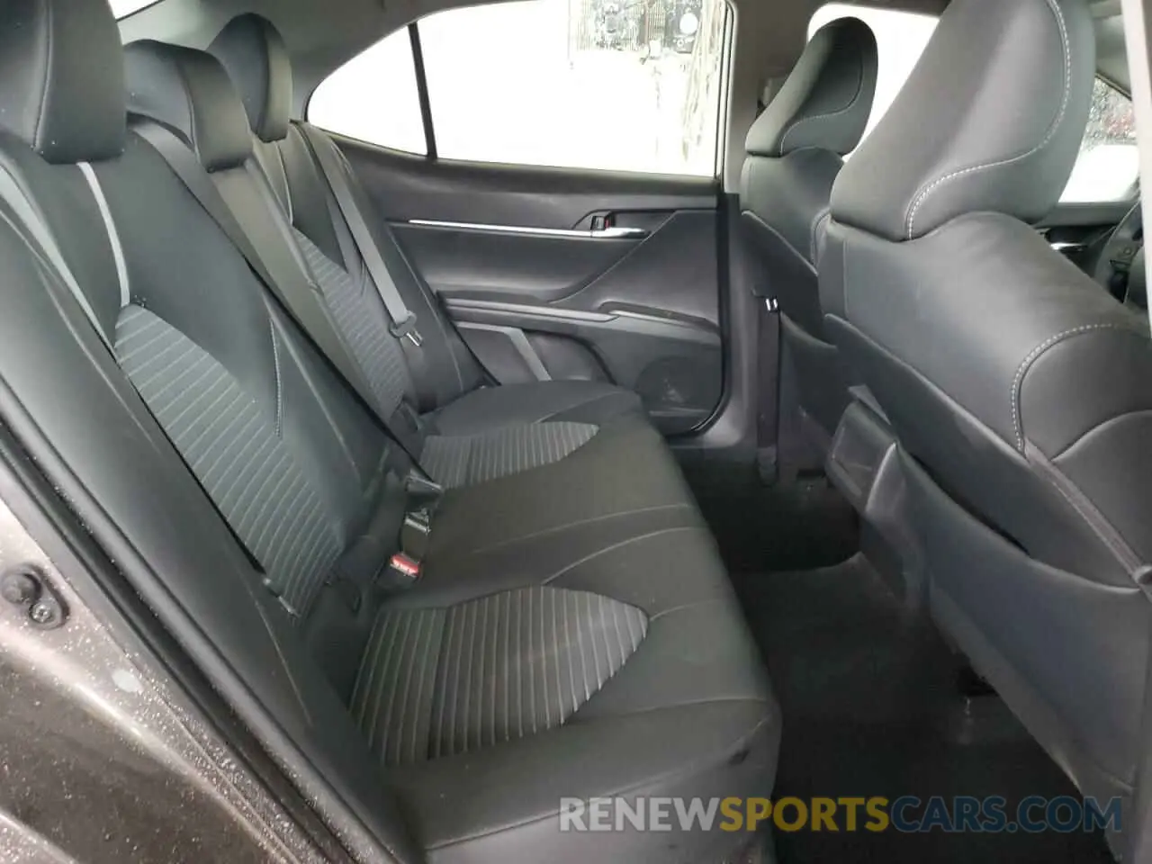 10 fotografías del automóvil dañado 4T1G11AK5RU899943 TOYOTA CAMRY 2024