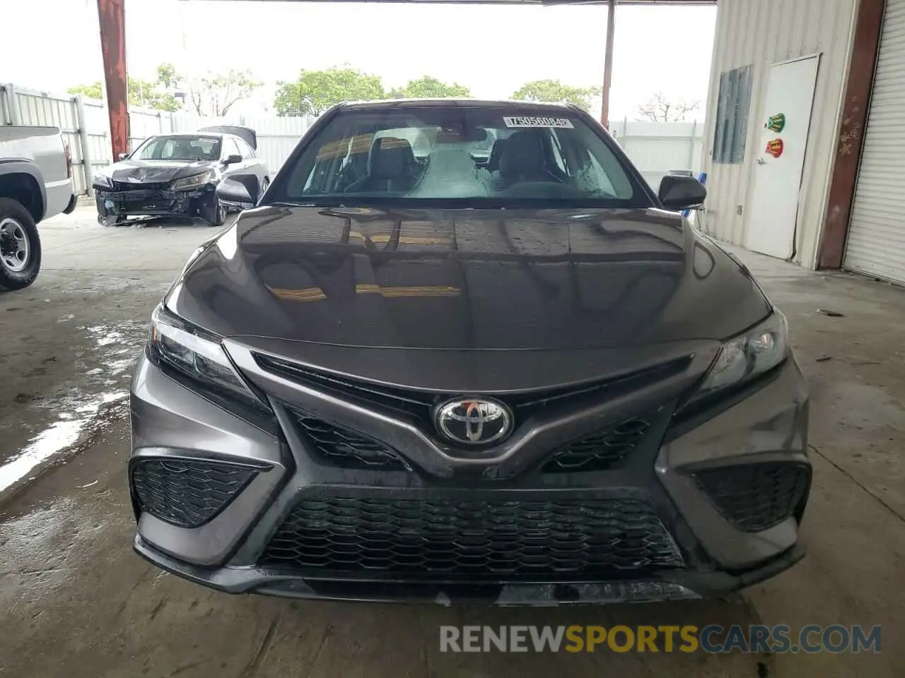 5 fotografías del automóvil dañado 4T1G11AK5RU899943 TOYOTA CAMRY 2024