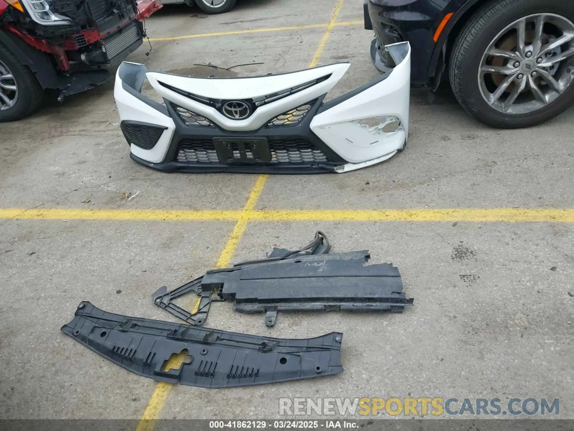 12 fotografías del automóvil dañado 4T1G11AK5RU909628 TOYOTA CAMRY 2024