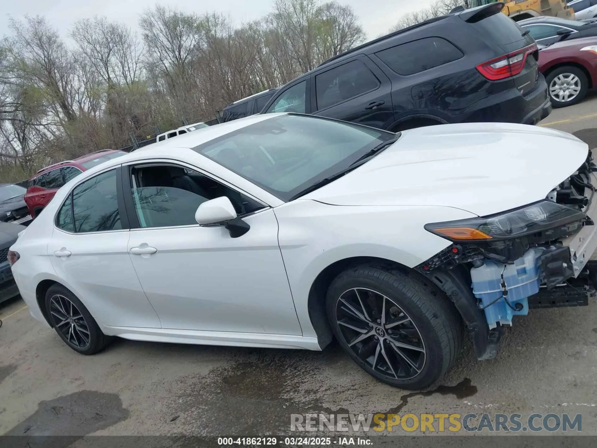 14 fotografías del automóvil dañado 4T1G11AK5RU909628 TOYOTA CAMRY 2024