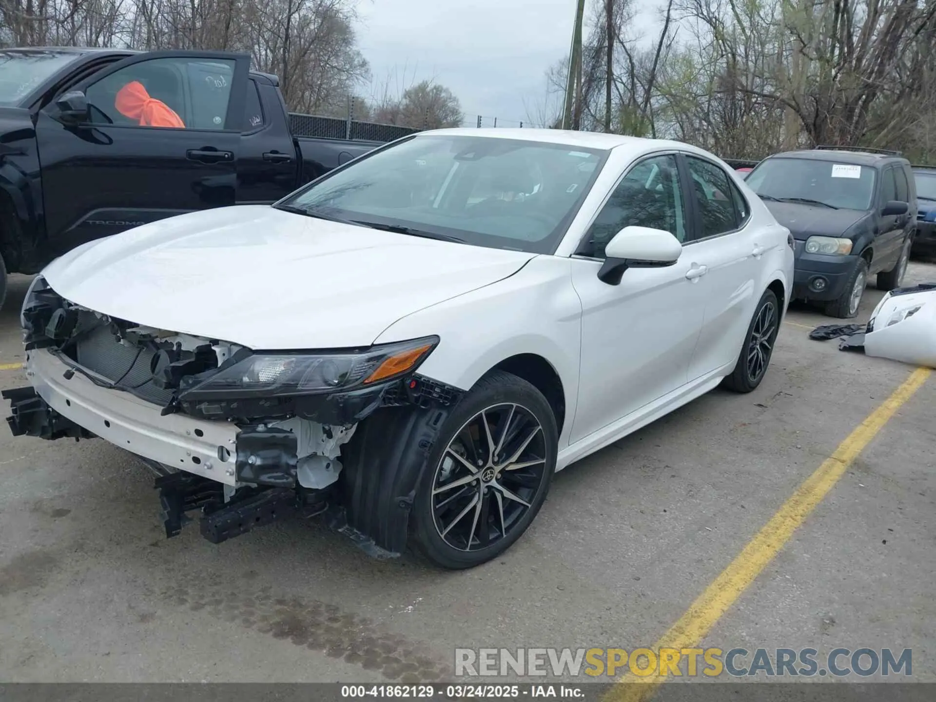 2 fotografías del automóvil dañado 4T1G11AK5RU909628 TOYOTA CAMRY 2024