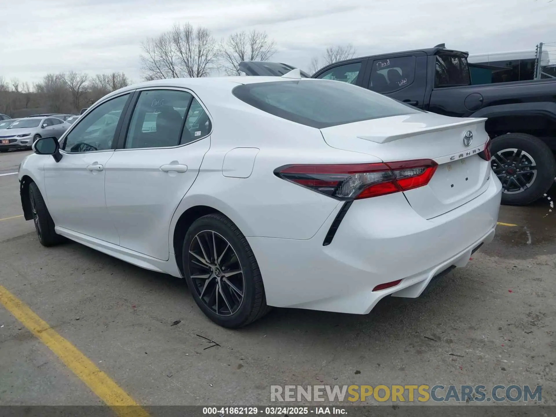 3 fotografías del automóvil dañado 4T1G11AK5RU909628 TOYOTA CAMRY 2024
