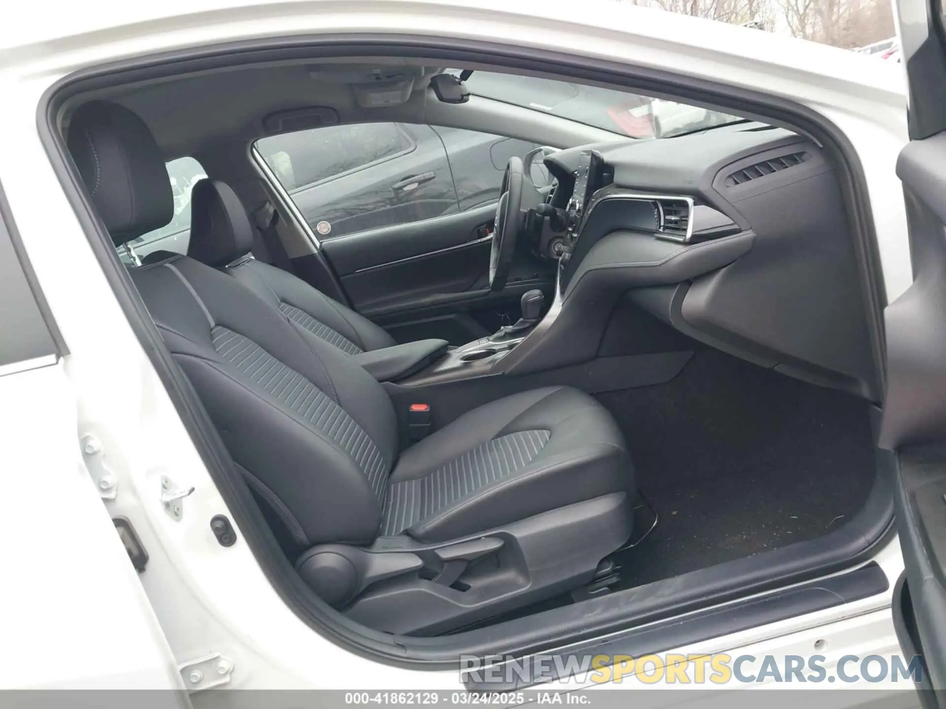 5 fotografías del automóvil dañado 4T1G11AK5RU909628 TOYOTA CAMRY 2024