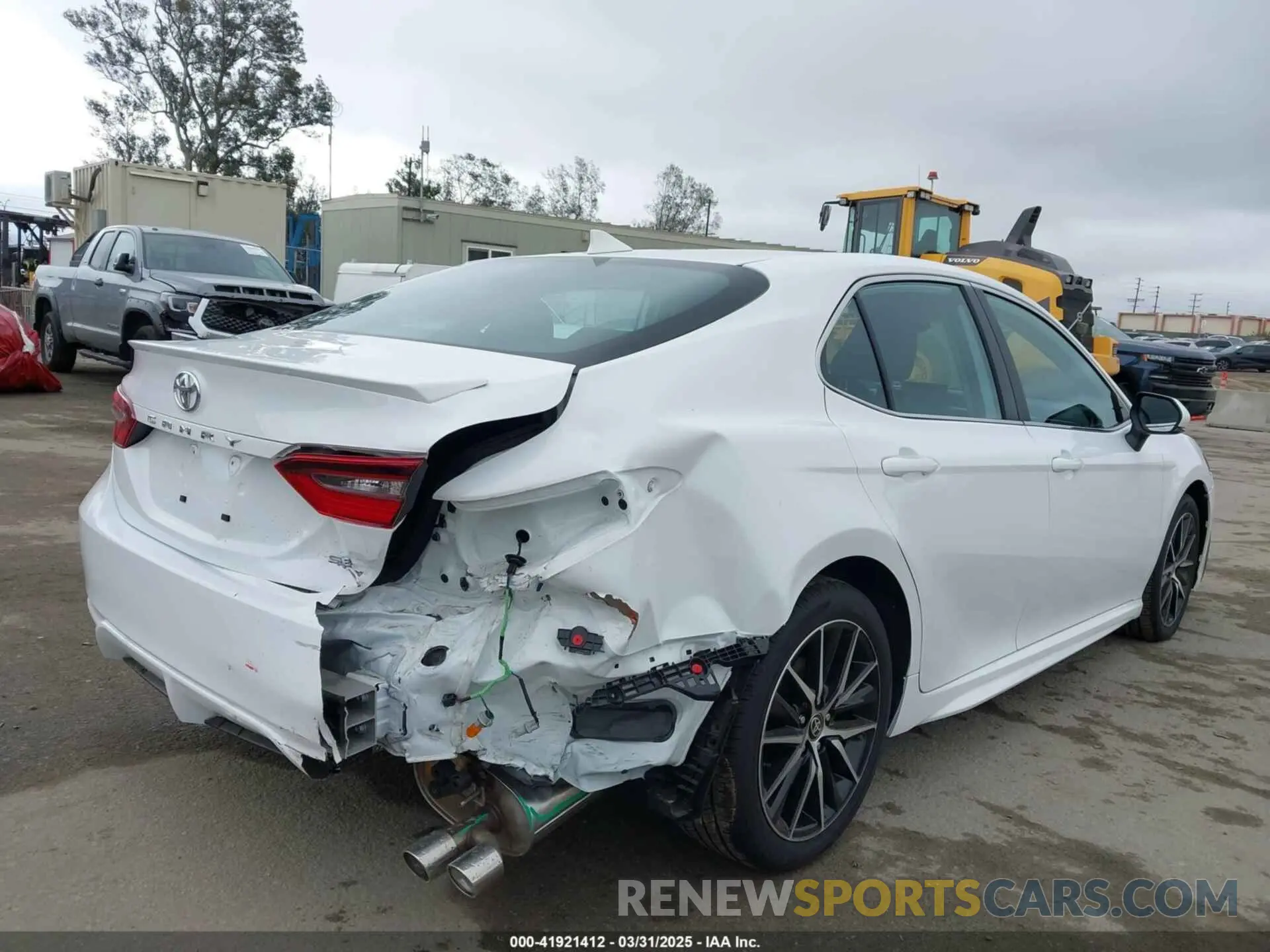 4 fotografías del automóvil dañado 4T1G11AK5RU913291 TOYOTA CAMRY 2024