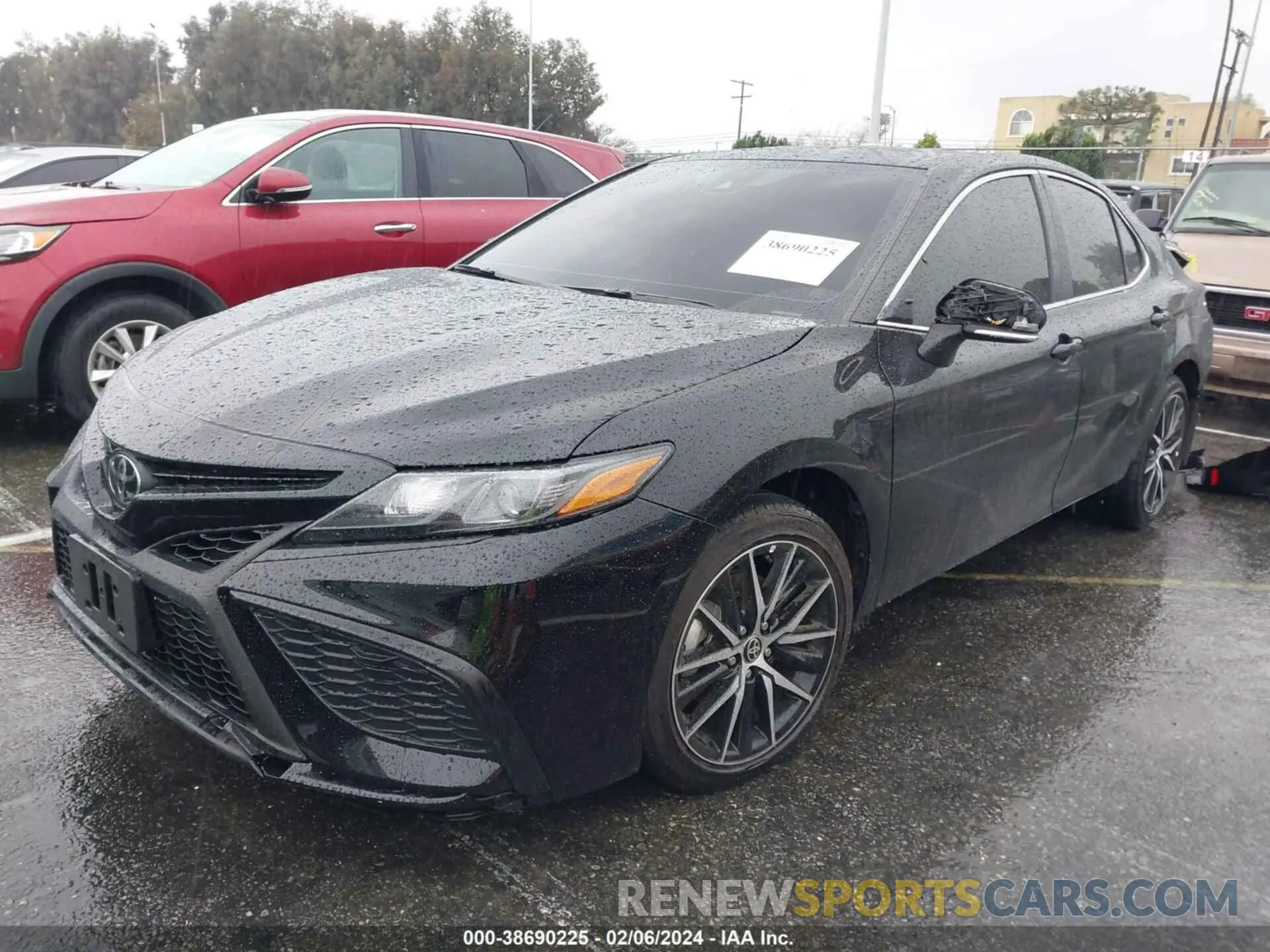 2 fotografías del automóvil dañado 4T1G11AK6RU199820 TOYOTA CAMRY 2024