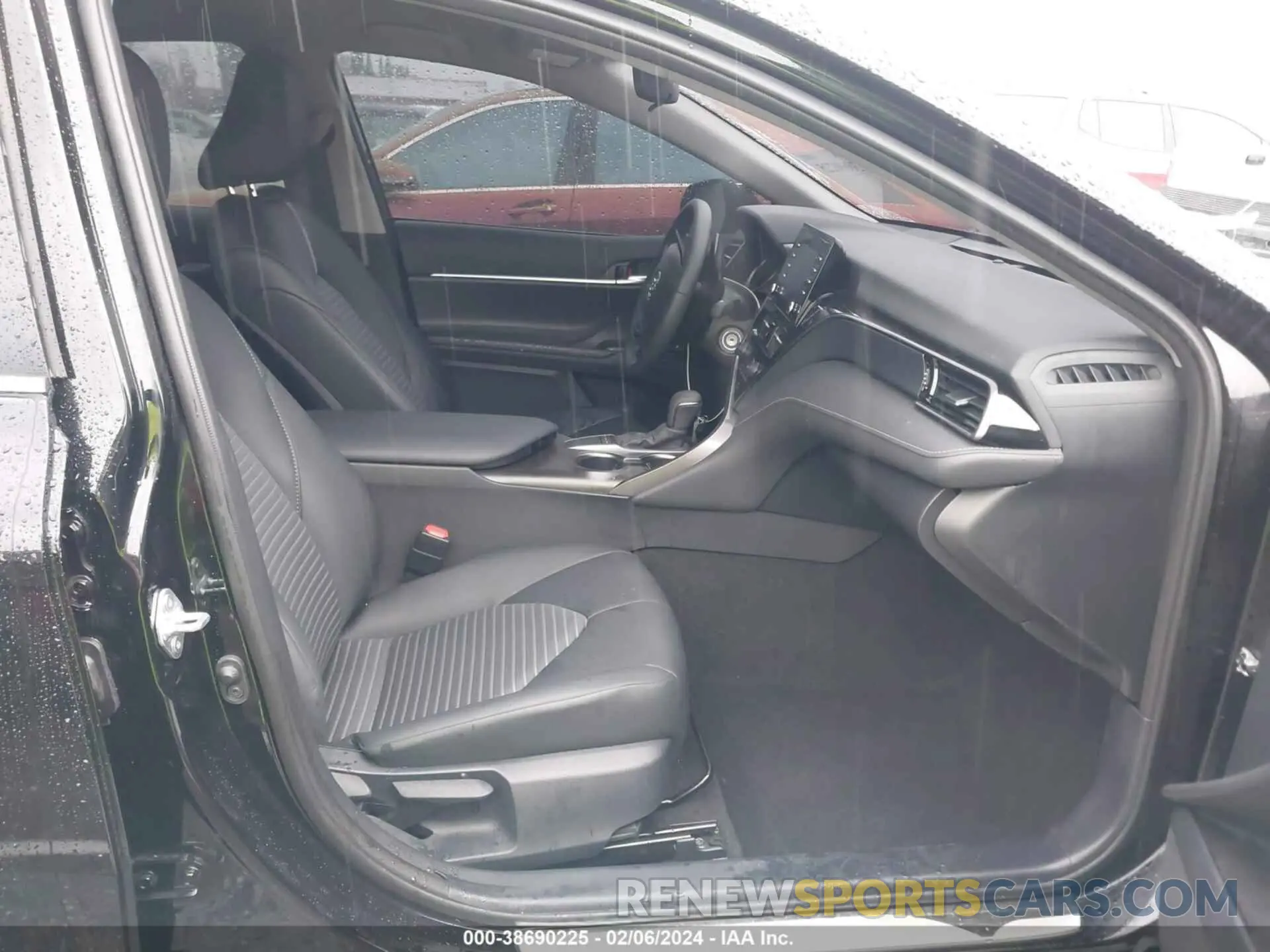 5 fotografías del automóvil dañado 4T1G11AK6RU199820 TOYOTA CAMRY 2024