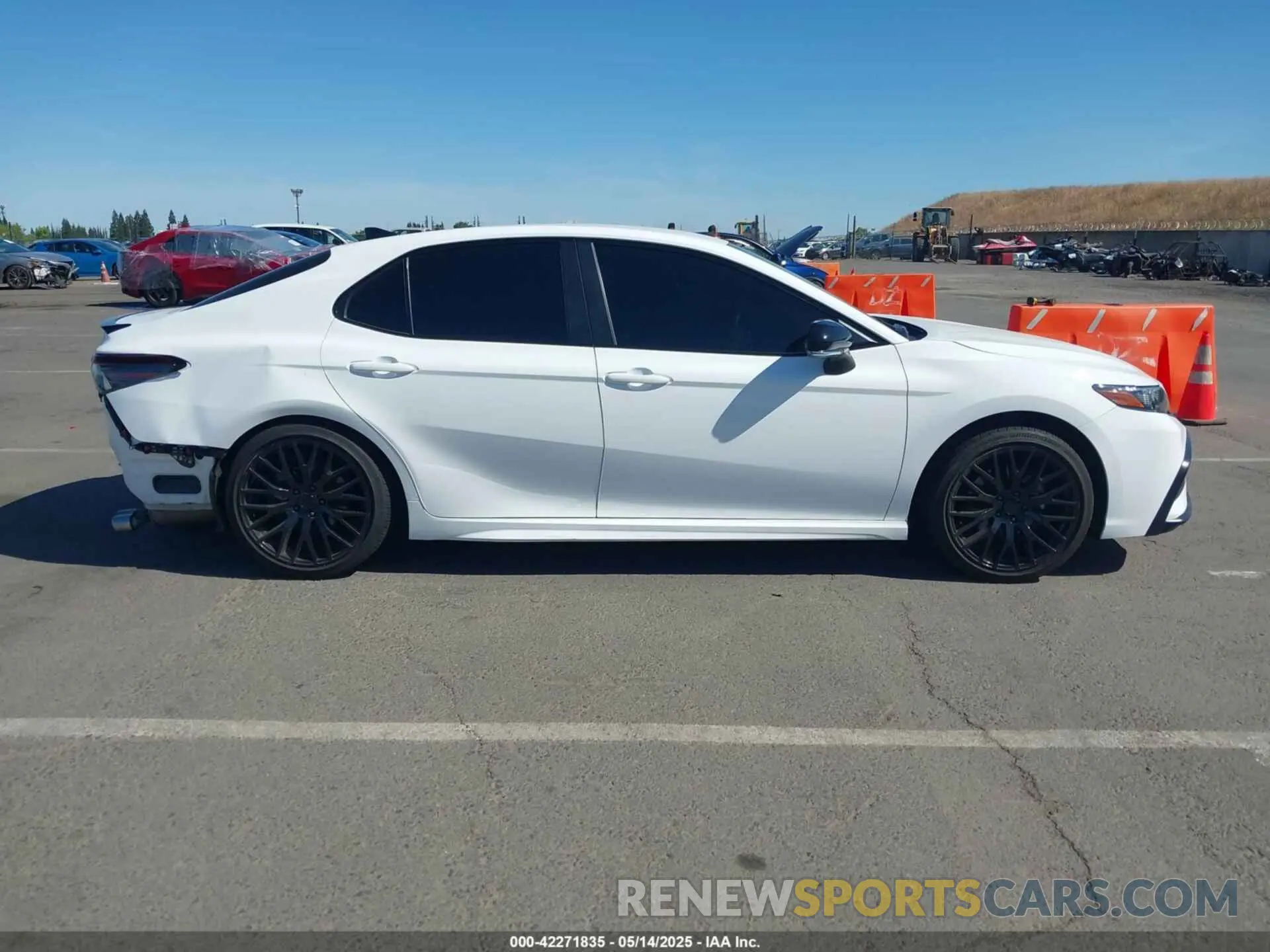 14 fotografías del automóvil dañado 4T1G11AK6RU228488 TOYOTA CAMRY 2024