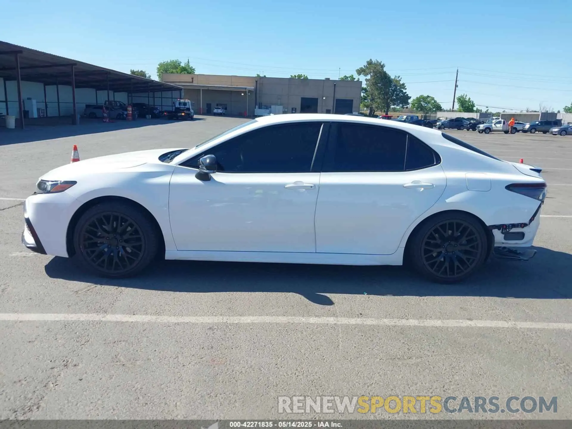15 fotografías del automóvil dañado 4T1G11AK6RU228488 TOYOTA CAMRY 2024