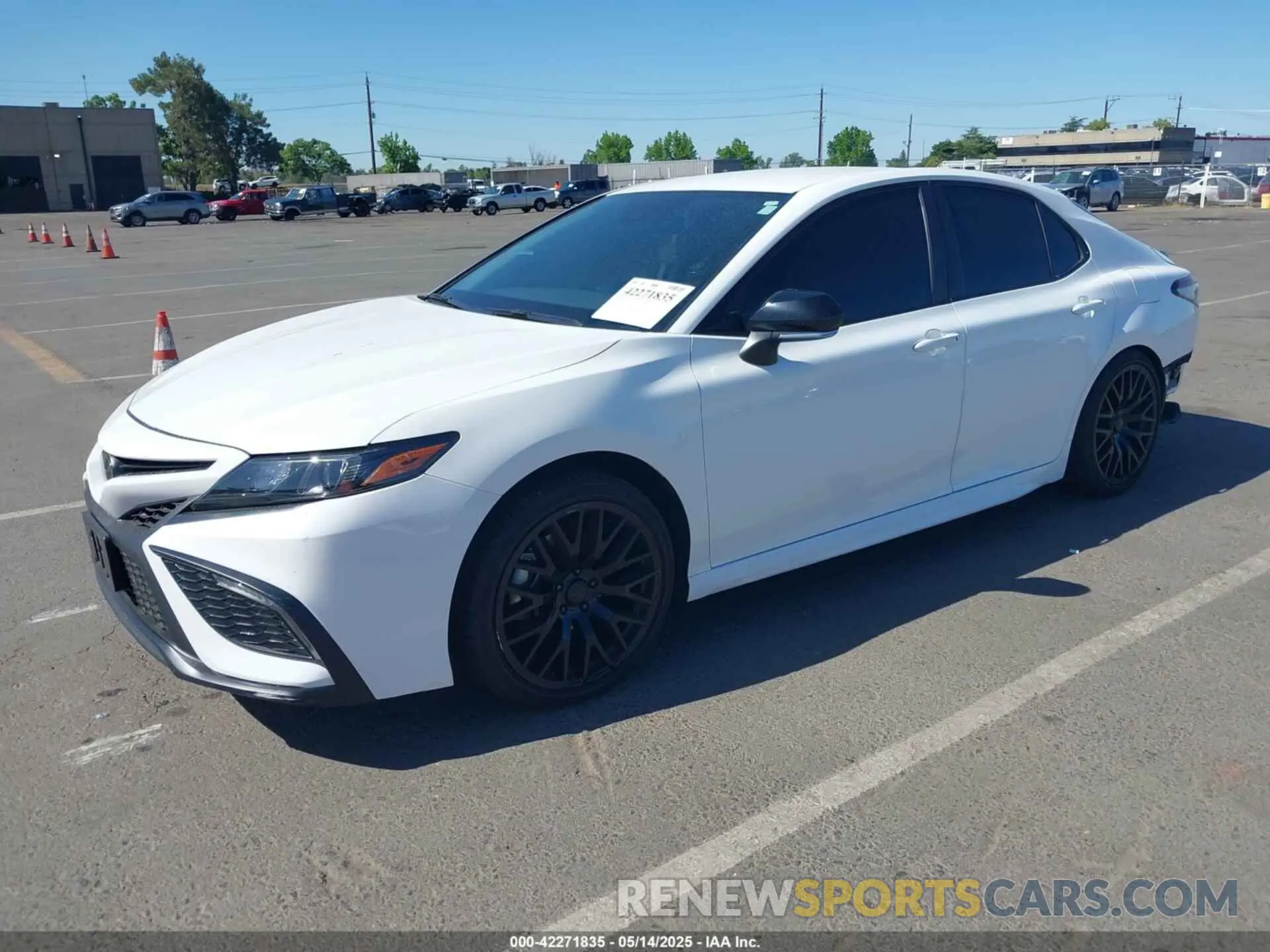 2 fotografías del automóvil dañado 4T1G11AK6RU228488 TOYOTA CAMRY 2024