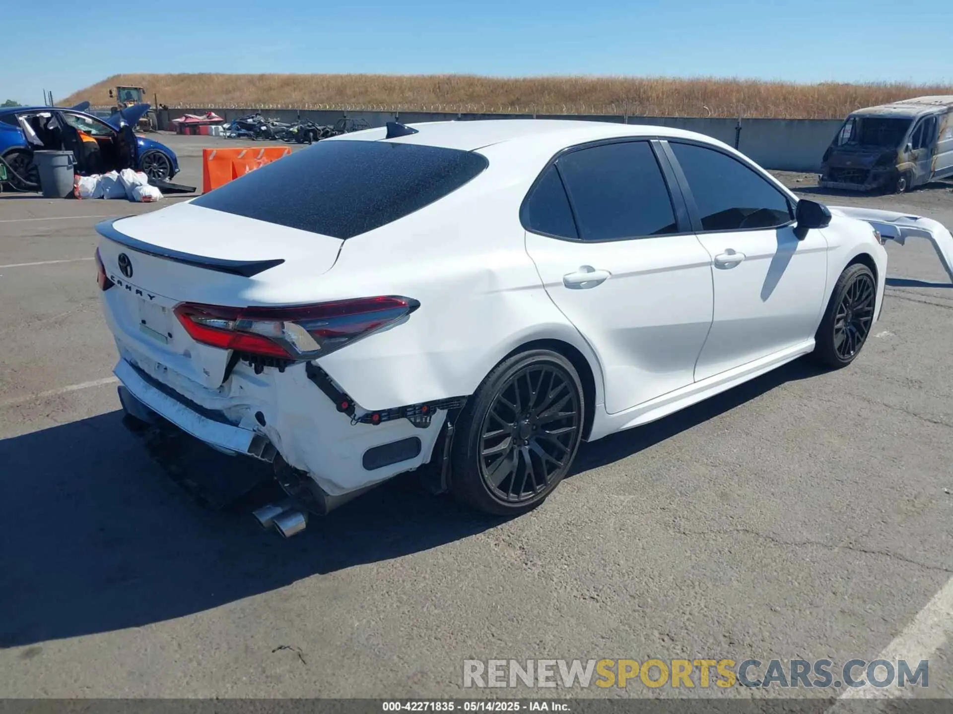 4 fotografías del automóvil dañado 4T1G11AK6RU228488 TOYOTA CAMRY 2024