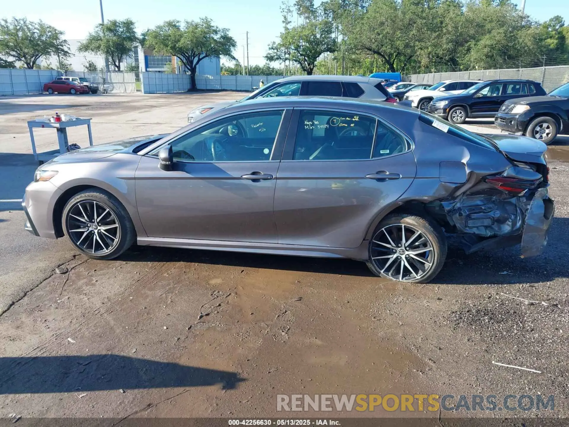 14 fotografías del automóvil dañado 4T1G11AK6RU239071 TOYOTA CAMRY 2024
