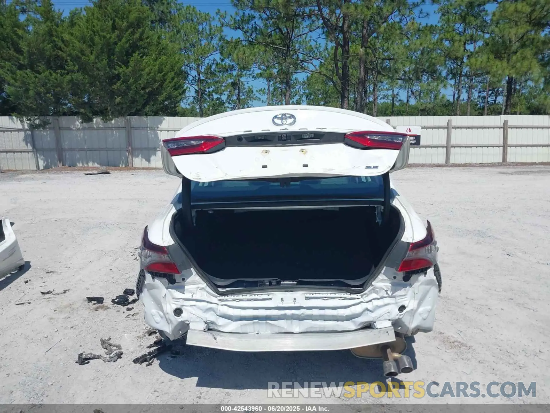 17 fotografías del automóvil dañado 4T1G11AK6RU249213 TOYOTA CAMRY 2024