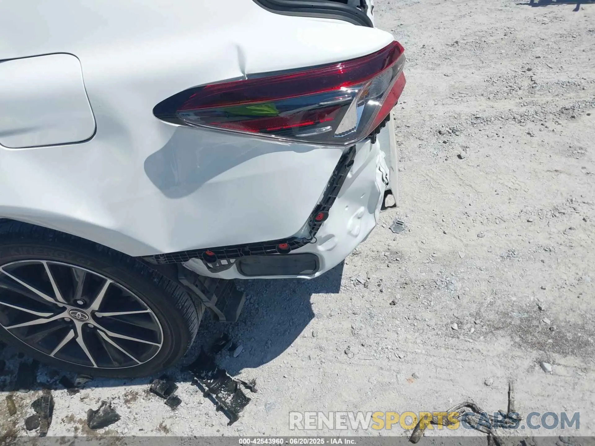 18 fotografías del automóvil dañado 4T1G11AK6RU249213 TOYOTA CAMRY 2024