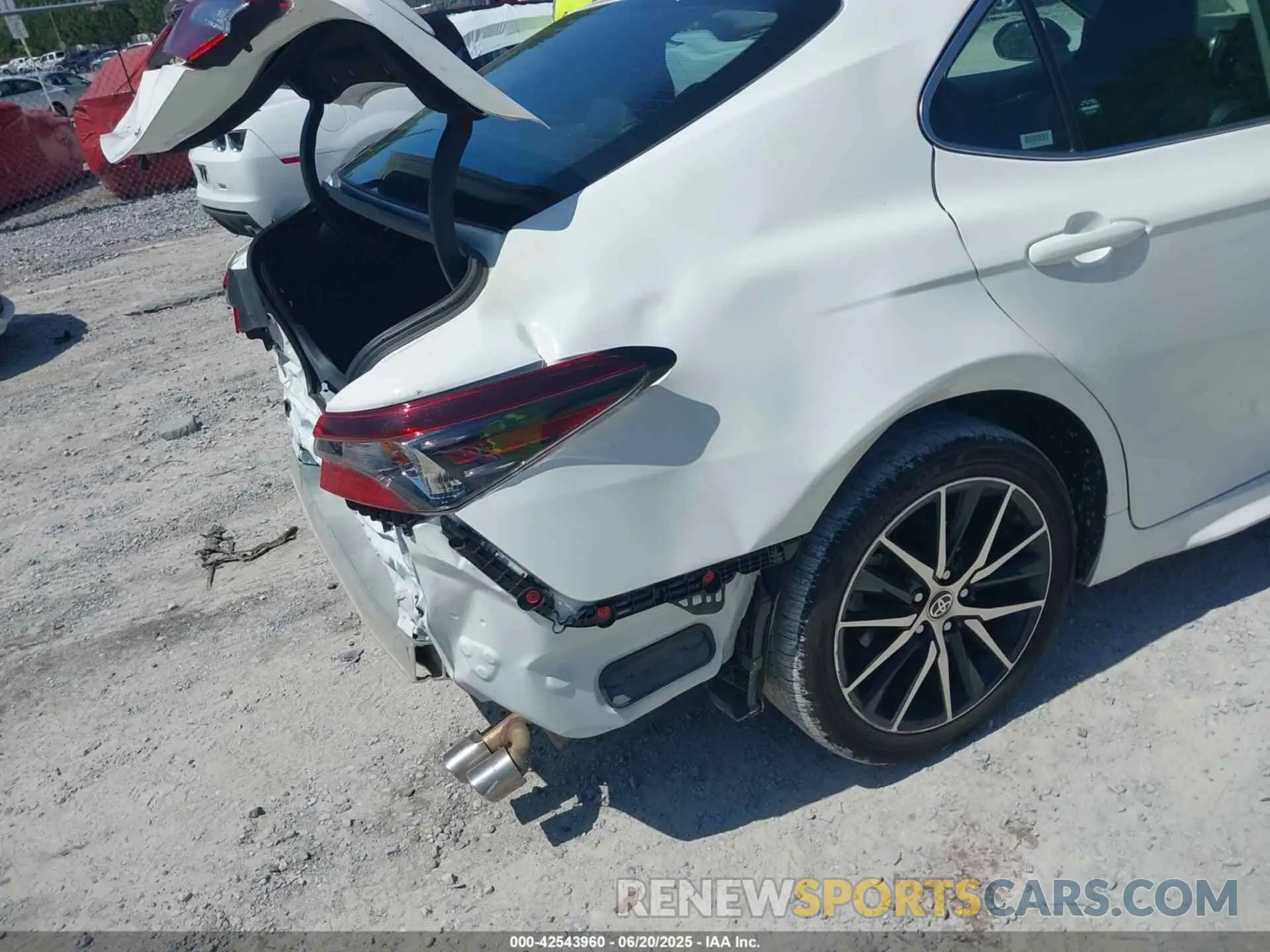 21 fotografías del automóvil dañado 4T1G11AK6RU249213 TOYOTA CAMRY 2024