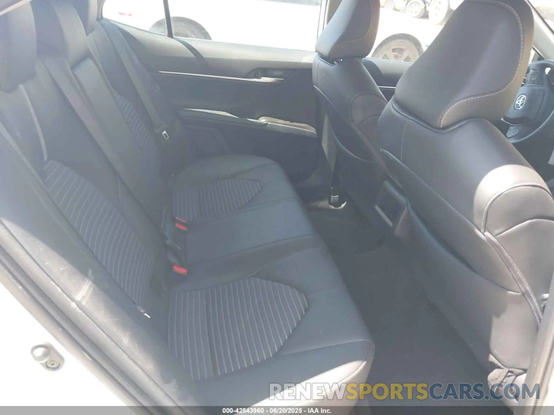 8 fotografías del automóvil dañado 4T1G11AK6RU249213 TOYOTA CAMRY 2024