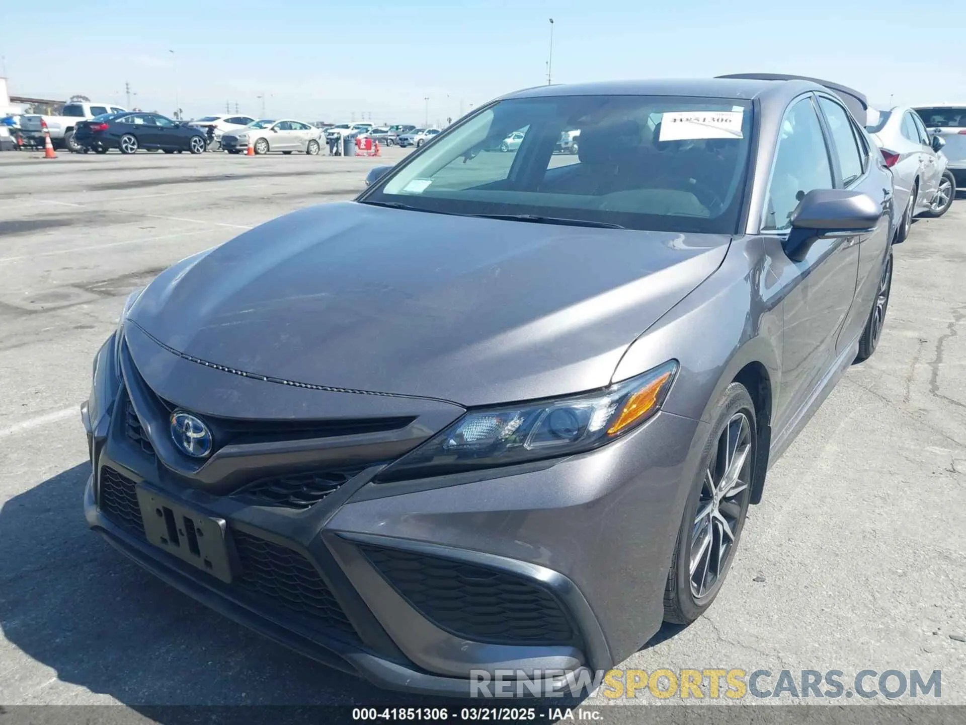 2 fotografías del automóvil dañado 4T1G11AK6RU258509 TOYOTA CAMRY 2024