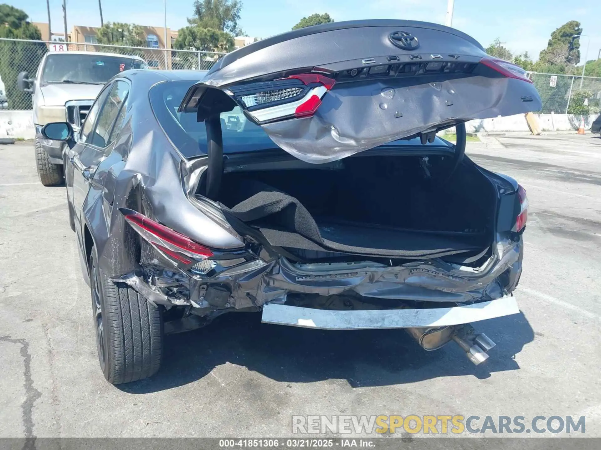 3 fotografías del automóvil dañado 4T1G11AK6RU258509 TOYOTA CAMRY 2024
